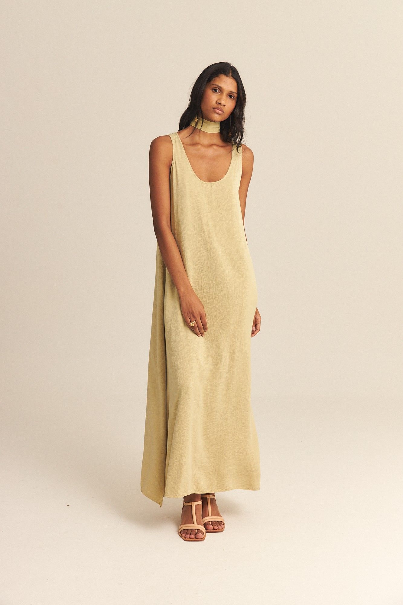 Foto do produto Vestido Isis Seda Textura Verde Romã