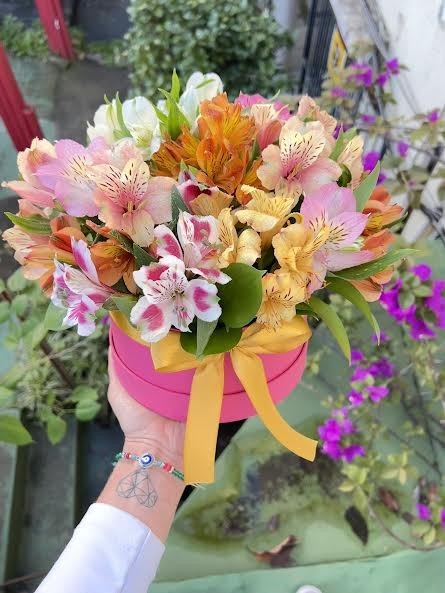 Foto do produto Box Flowers Astromélias
