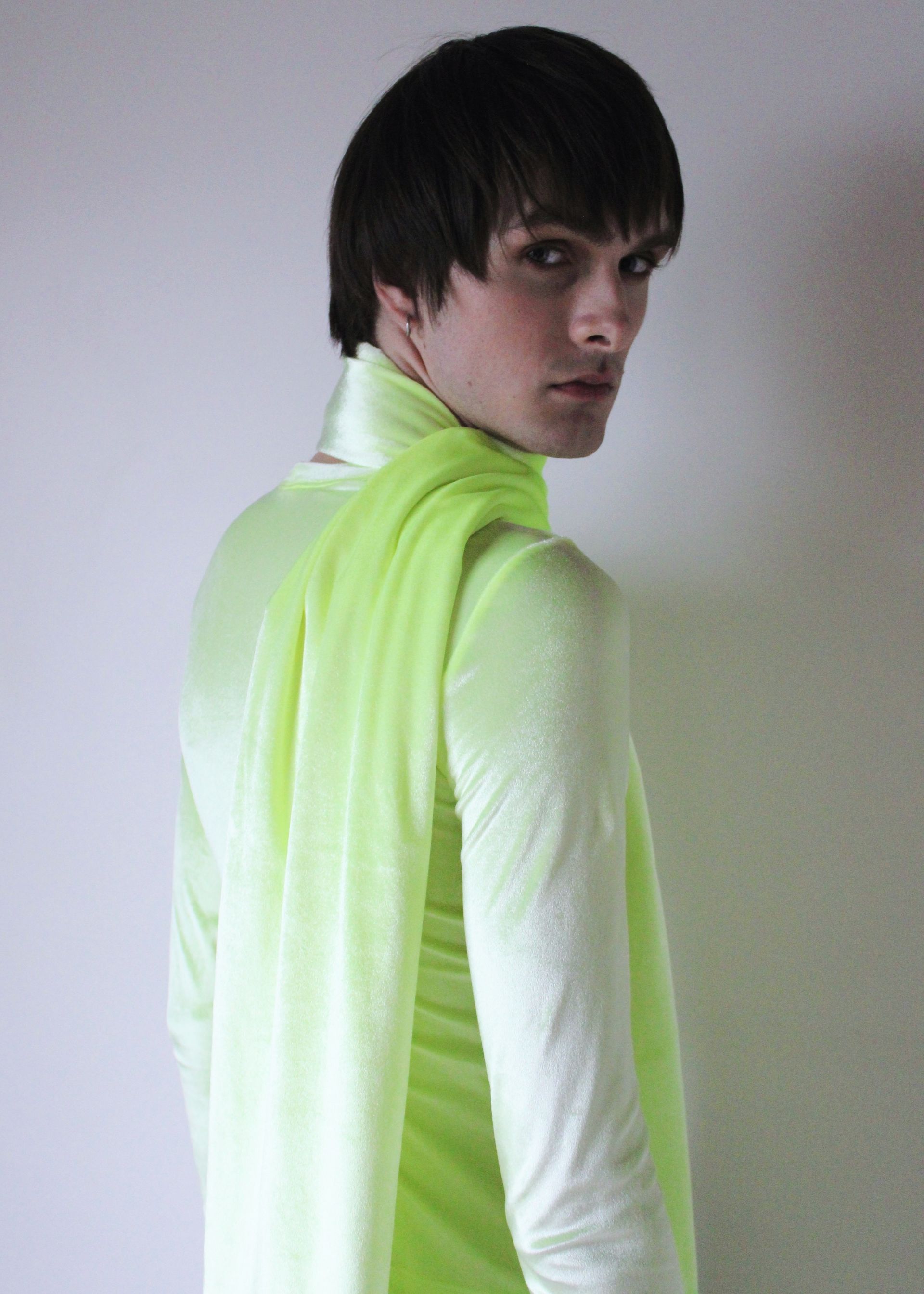 Blusa com Echarpe de veludo - Ed. #2 - Neo.N