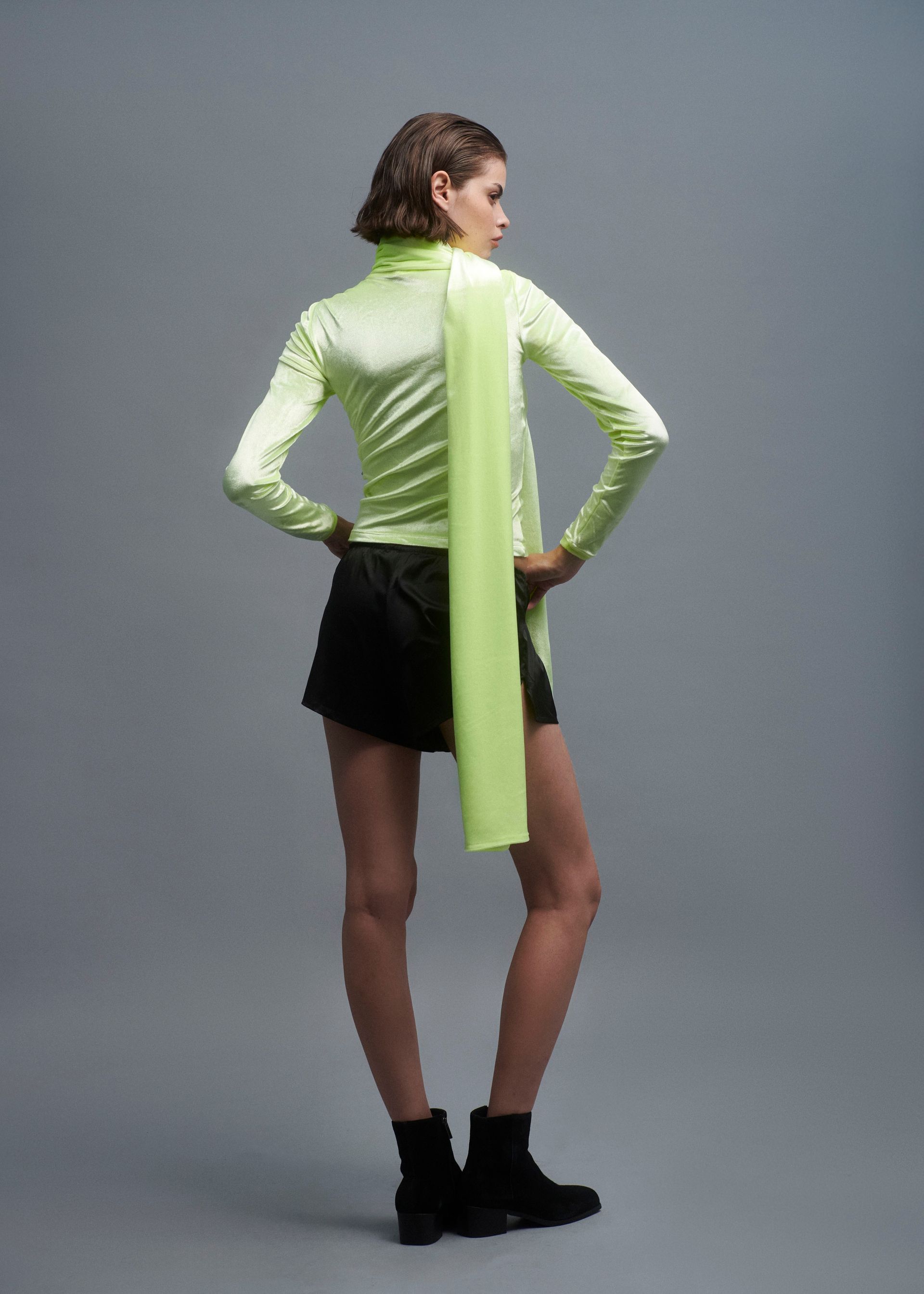 Blusa com Echarpe de veludo - Ed. #2 - Neo.N