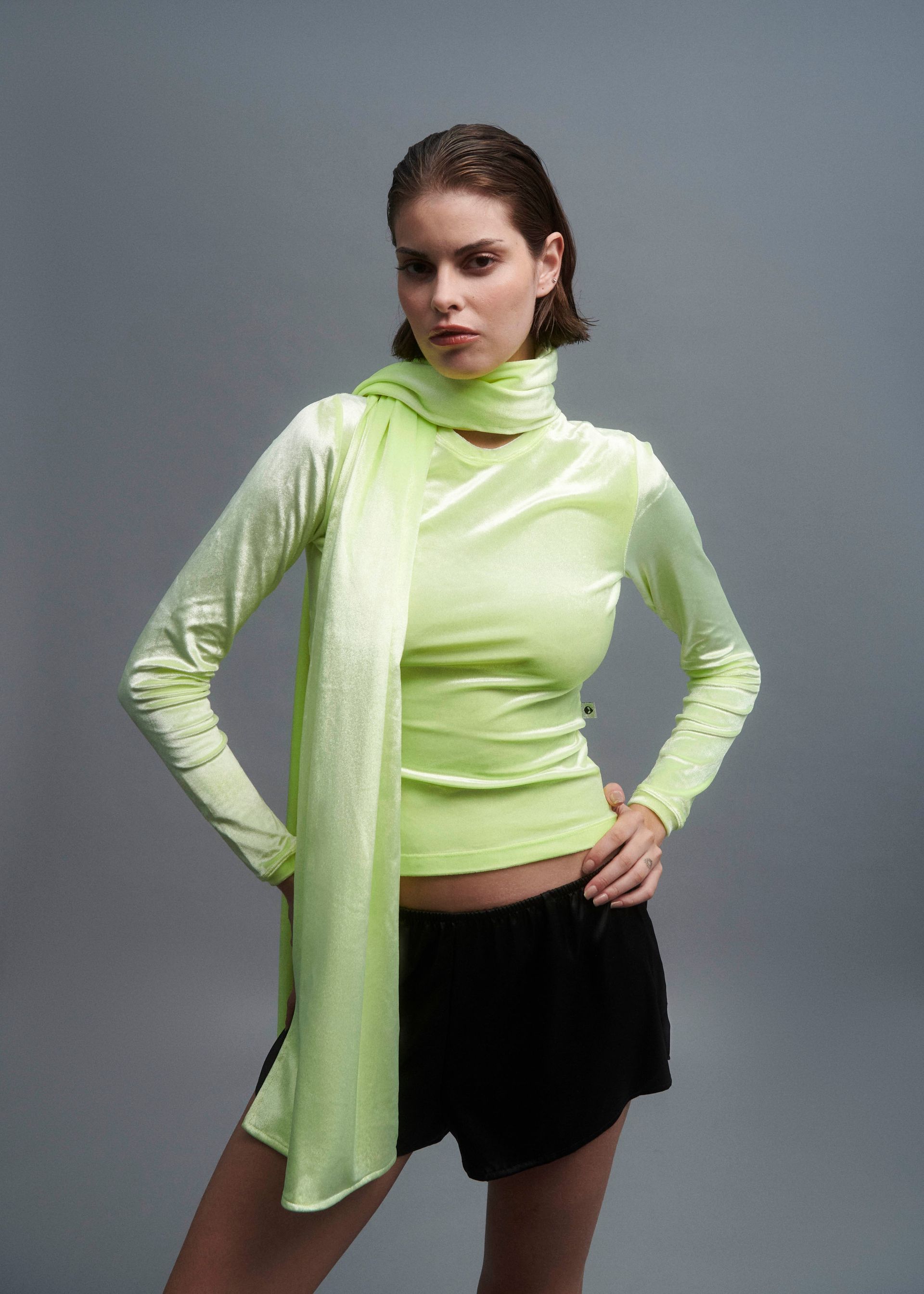 Blusa com Echarpe de veludo - Ed. #2 - Neo.N