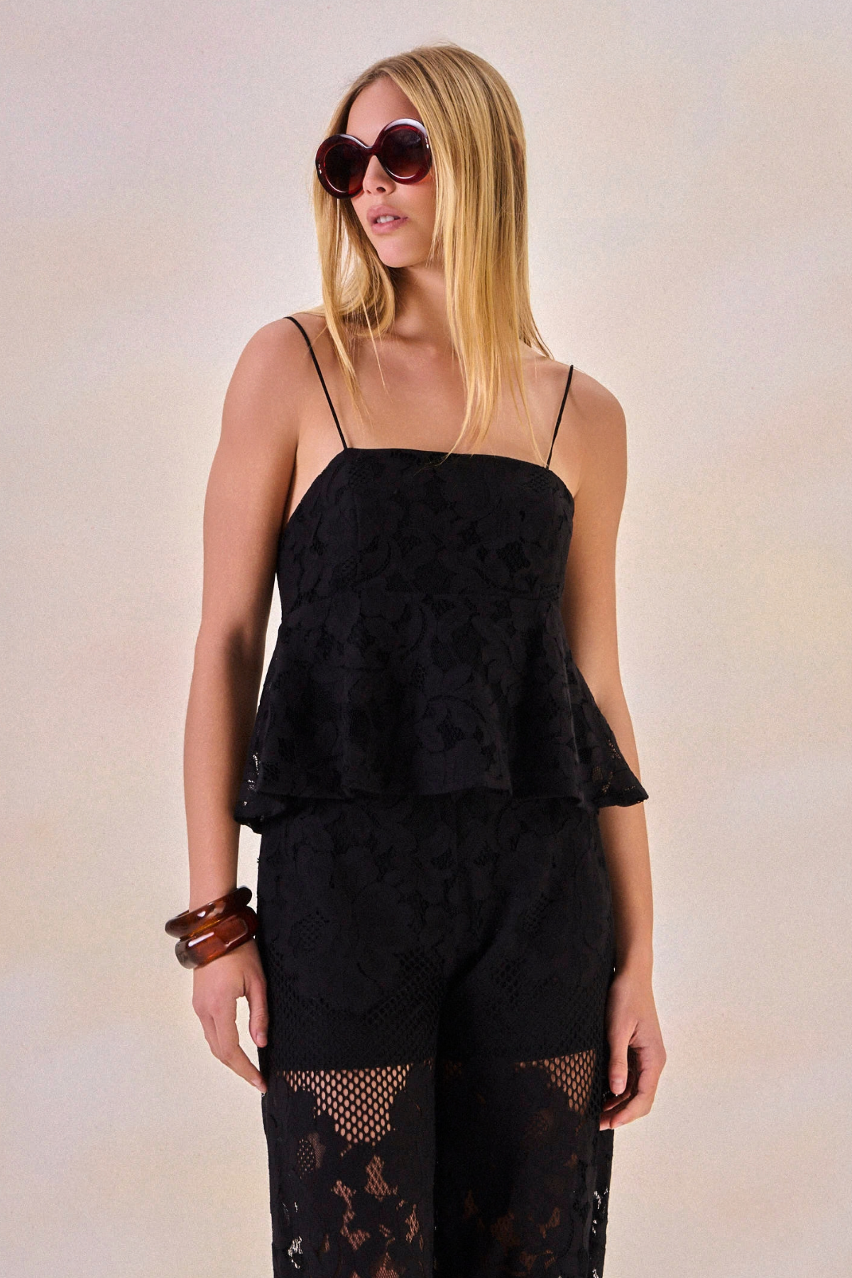 Foto do produto Regata Renda Carinne Preto