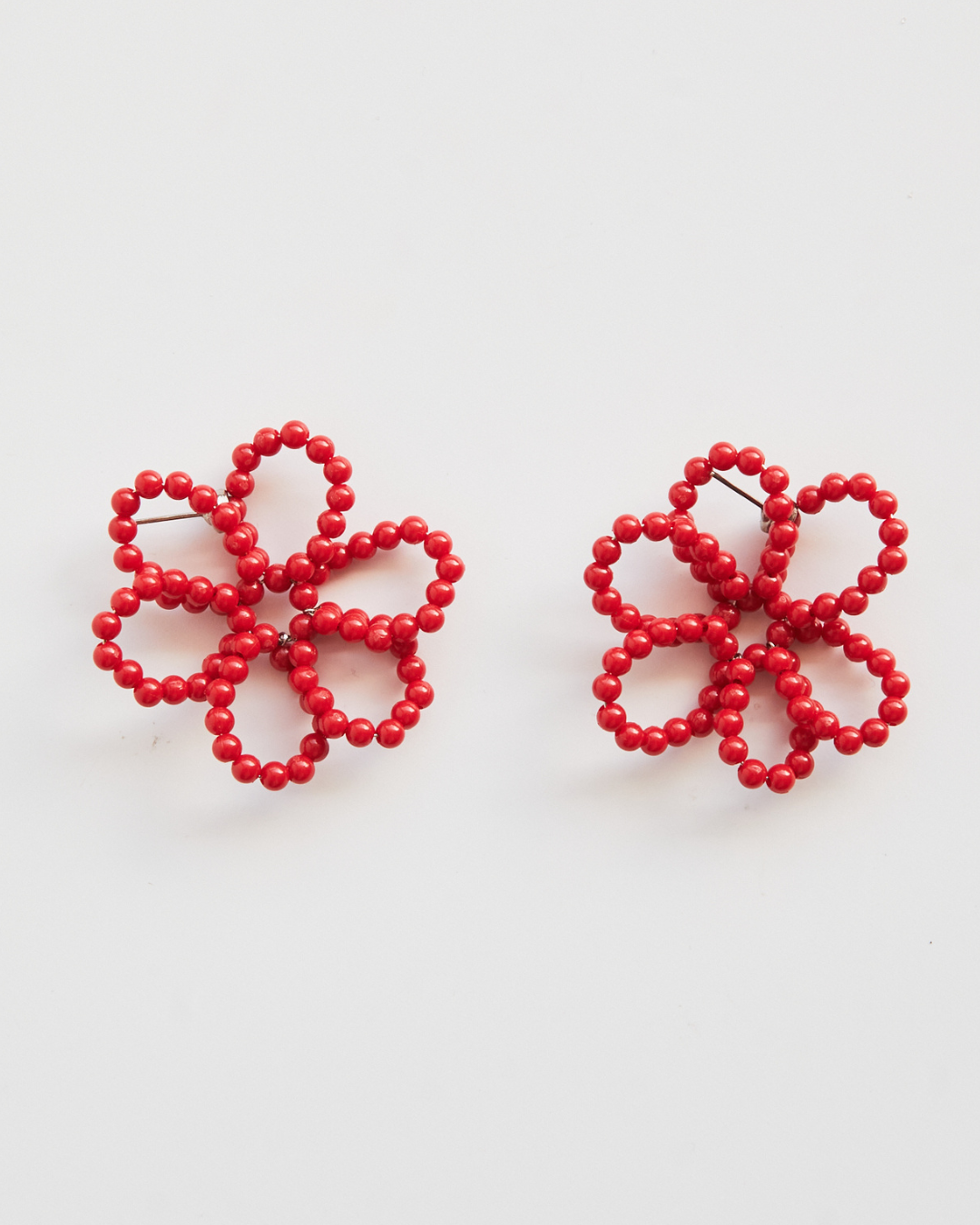 Brinco Mini Flor Pétala Vazada Vermelho