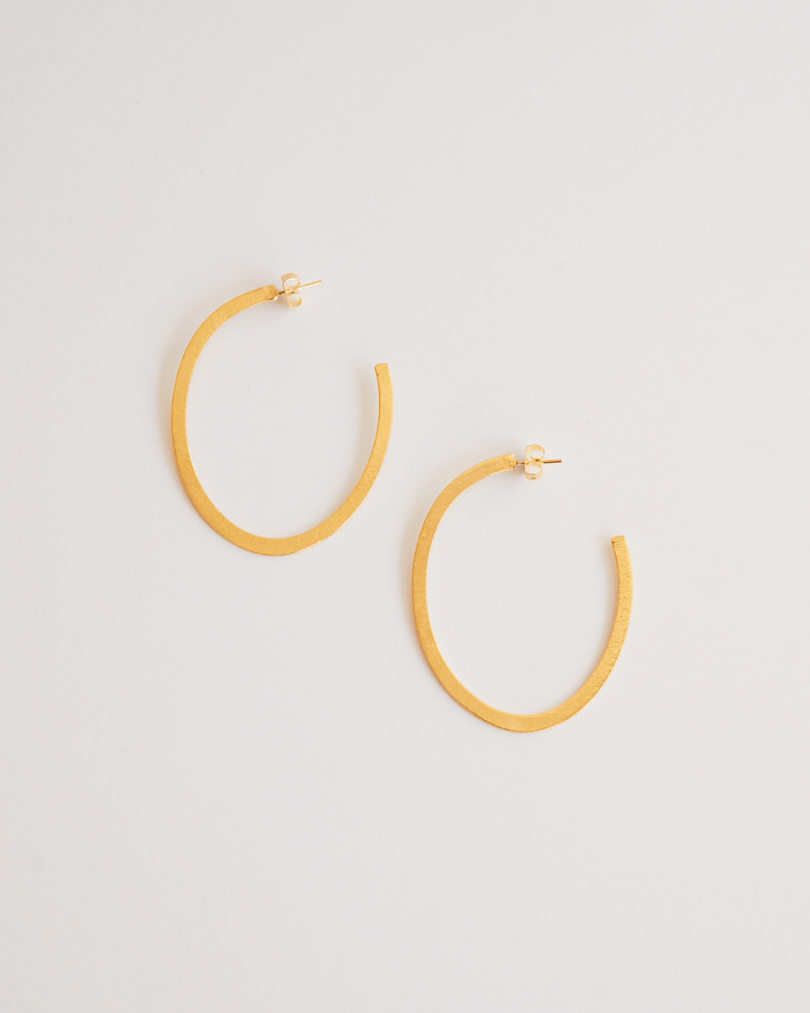 Argola Arco Escovada Dourada