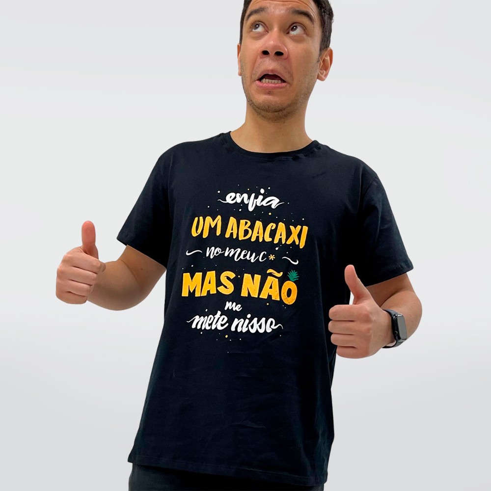 CAMISETA PRETA - ENFIA UM ABACAXI - LOLJA - Atelier do Sicko LTDA