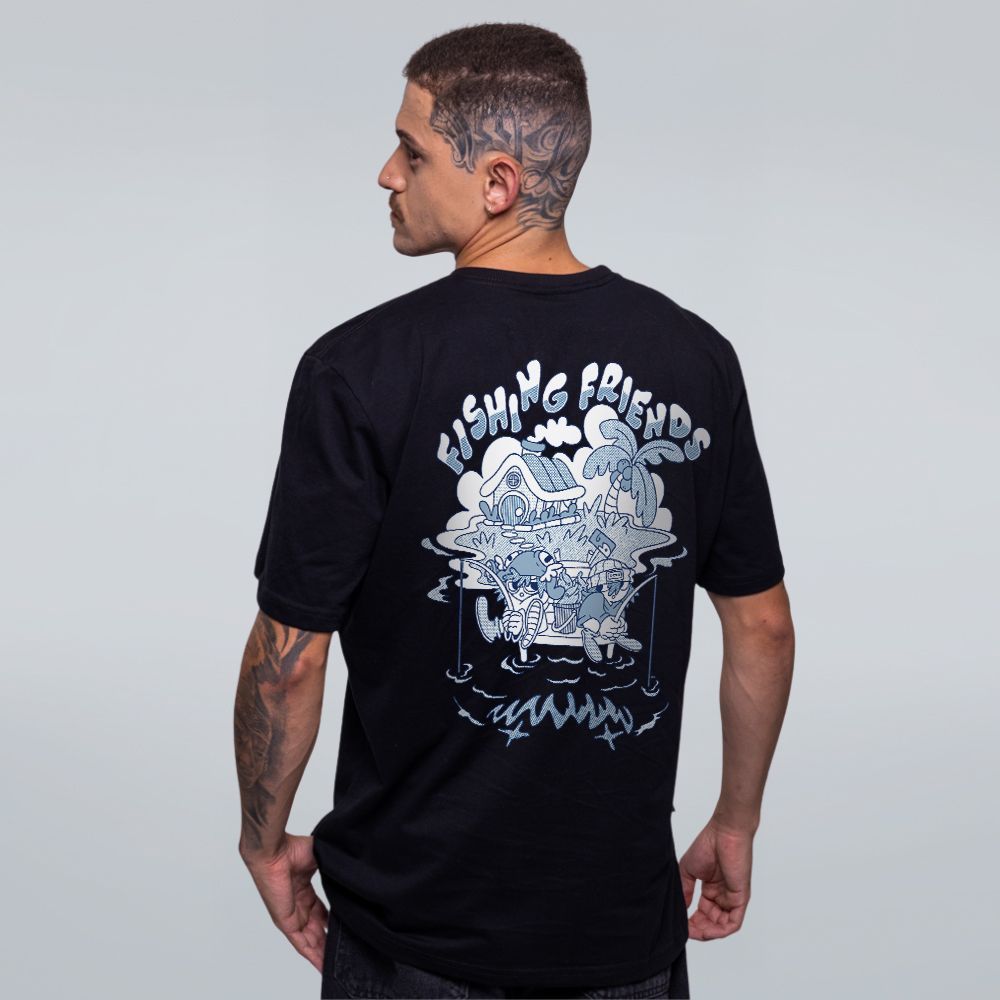 CAMISETA PRETA - FISHING FRIENDS - LOLJA - Atelier do Sicko LTDA