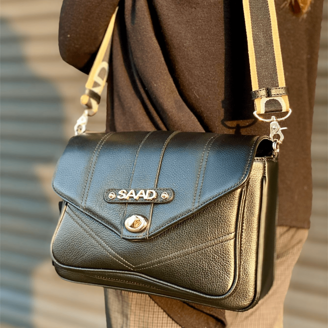BOLSA SAAD ESSENCIA FLAP MEDIA COURO 241-BL2302 - Maria Canela
