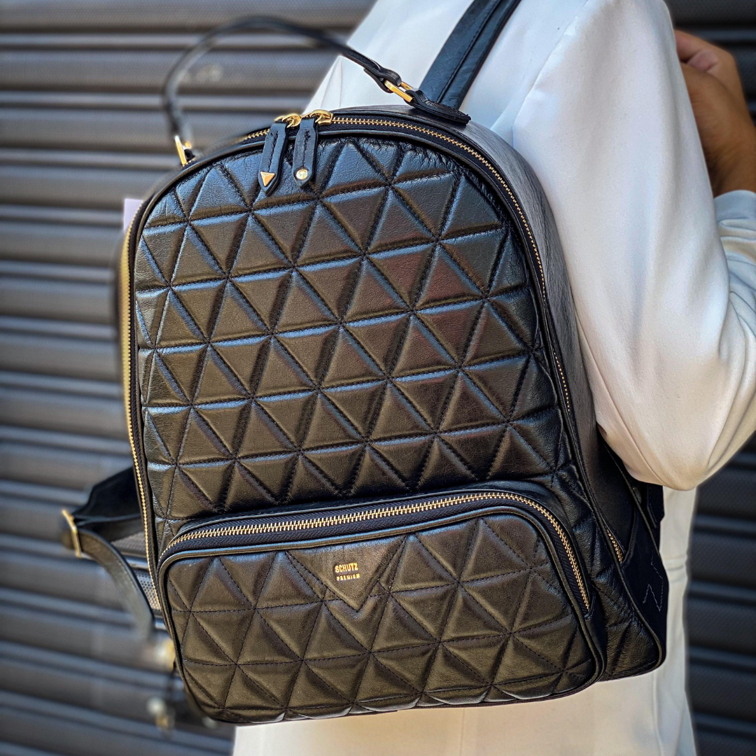 MOCHILA SCHUTZ 944 COURO MATELASSE - Maria Canela MOCHILA SCHUTZ 944 COURO MATELASSE - Maria Canela