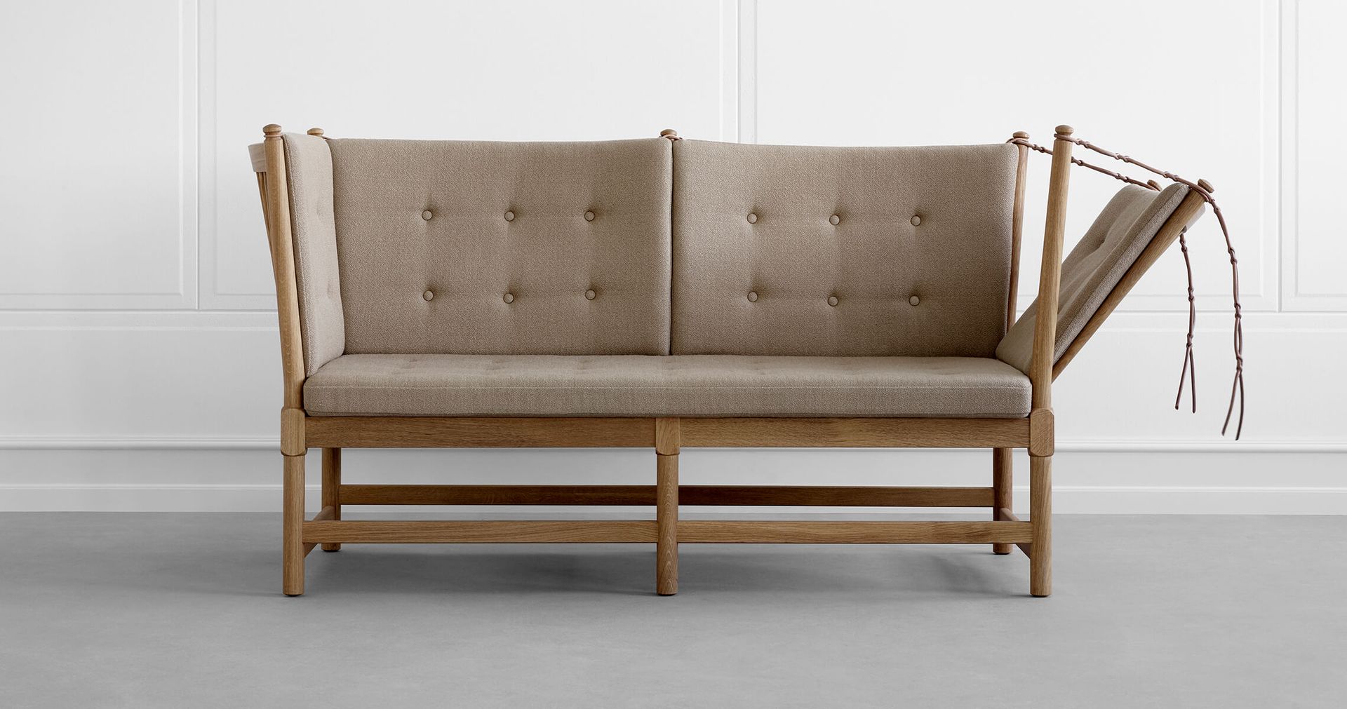 Seção 1 The Spoke-Back Sofa