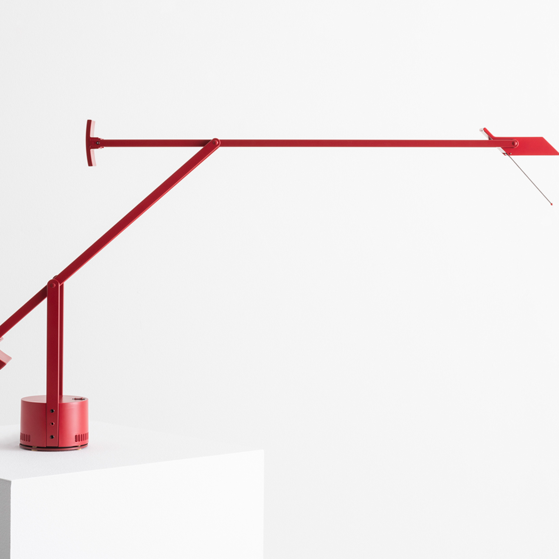 Luminária de mesa Tizio Rosso | Artemide