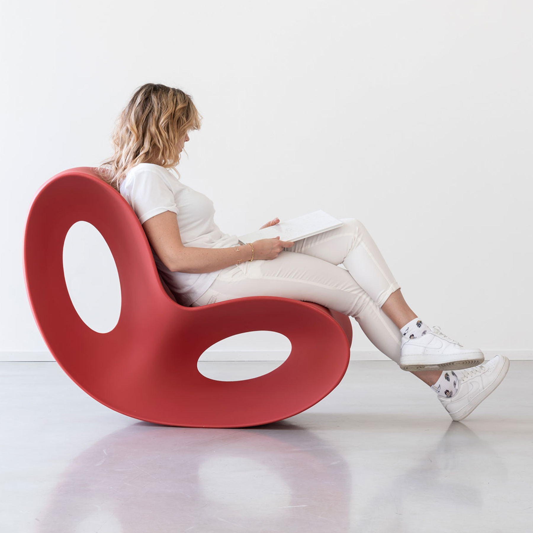 Voido Rocking Chair em Polietileno | Magis