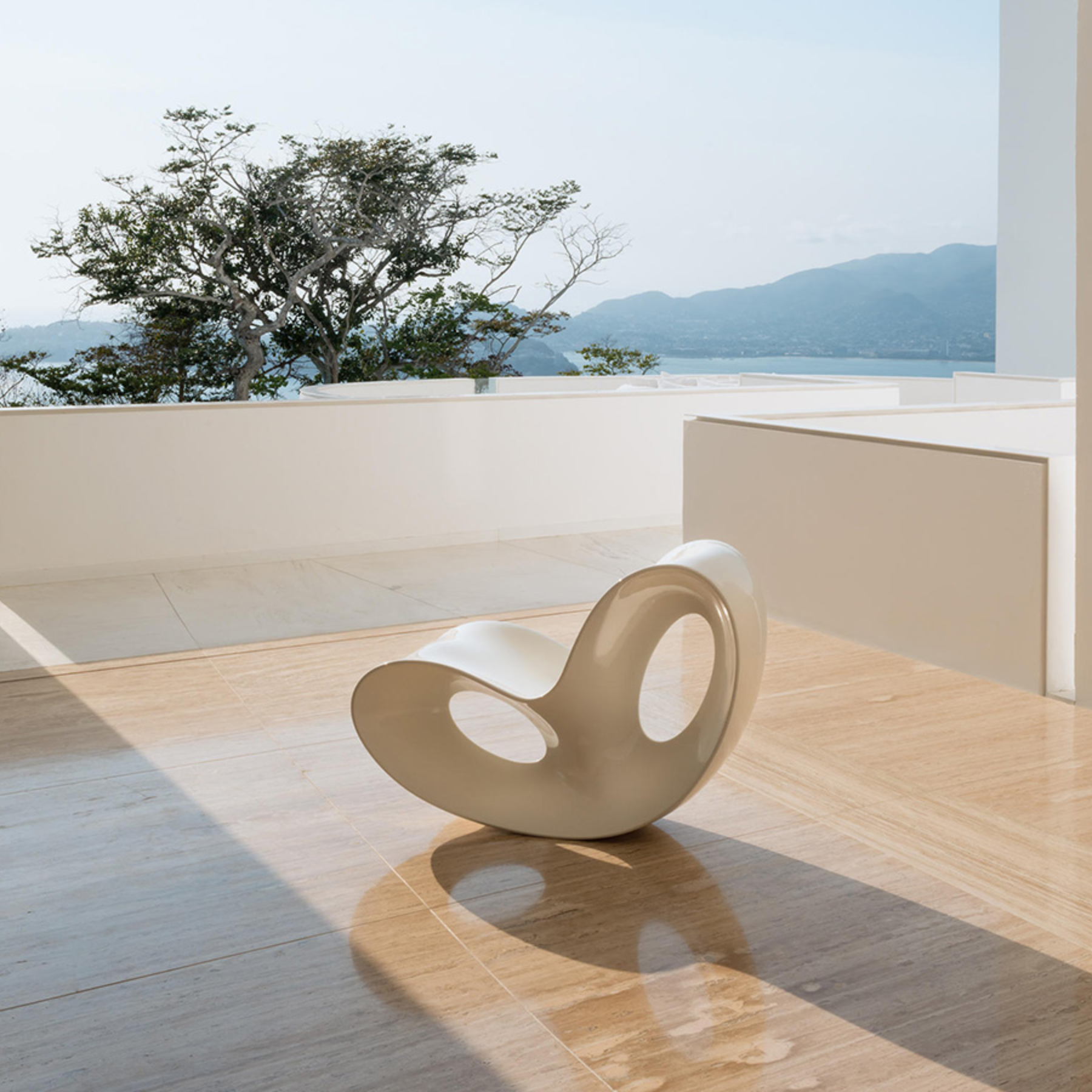 Voido Rocking Chair em Polietileno | Magis