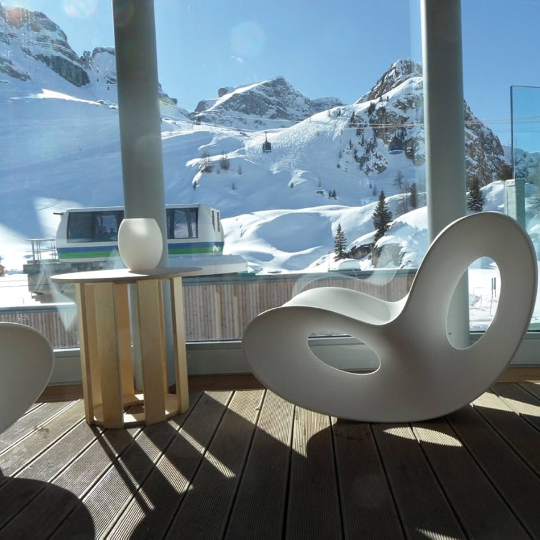Voido Rocking Chair em Polietileno | Magis