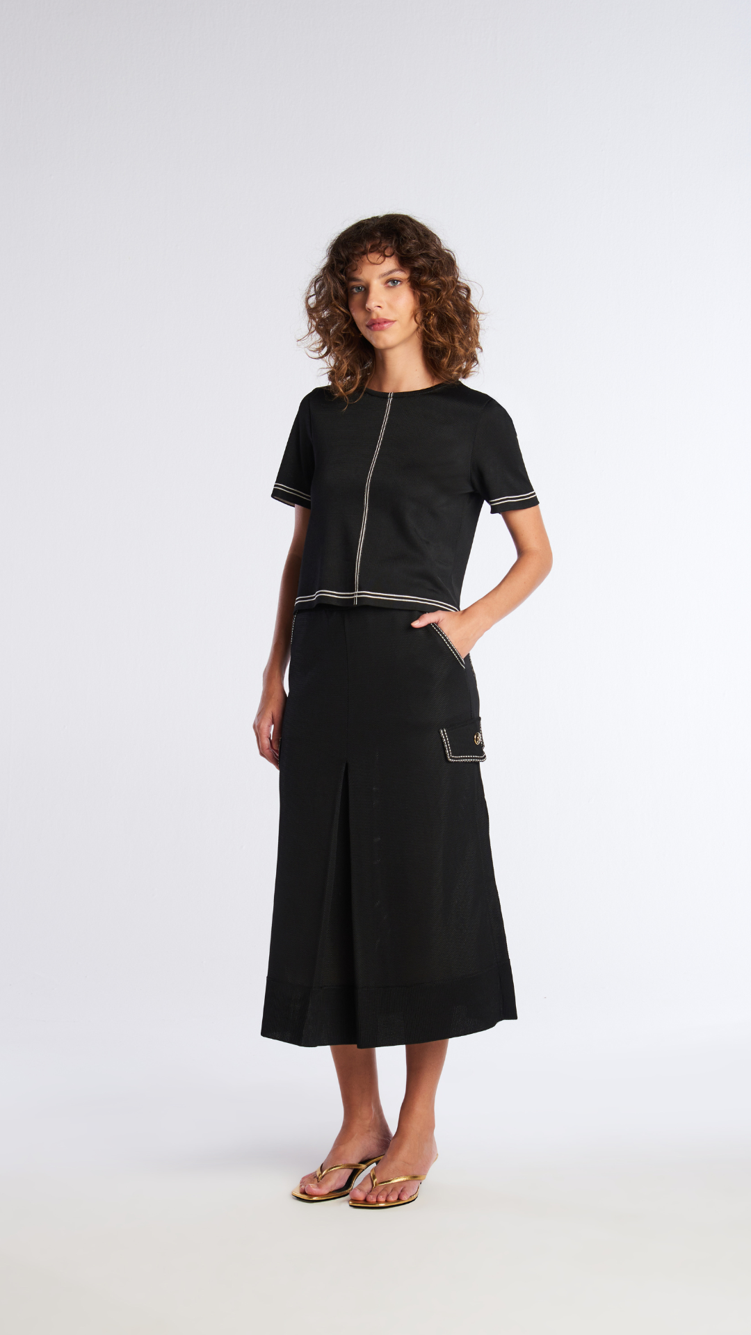 Saia midi alfaiataria tricot detalhada Cris - Preto
