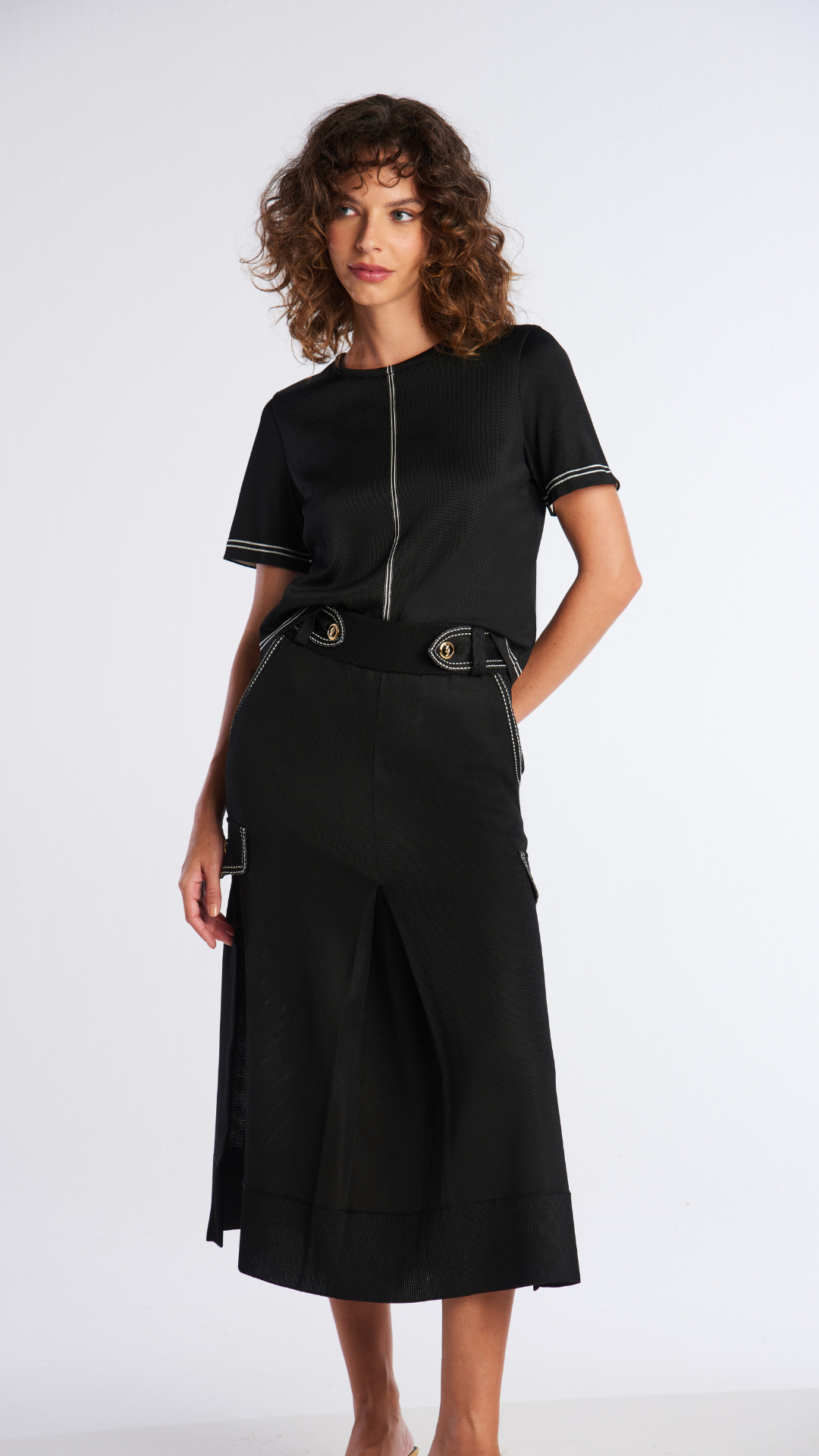 Saia midi alfaiataria tricot detalhada Cris - Preto