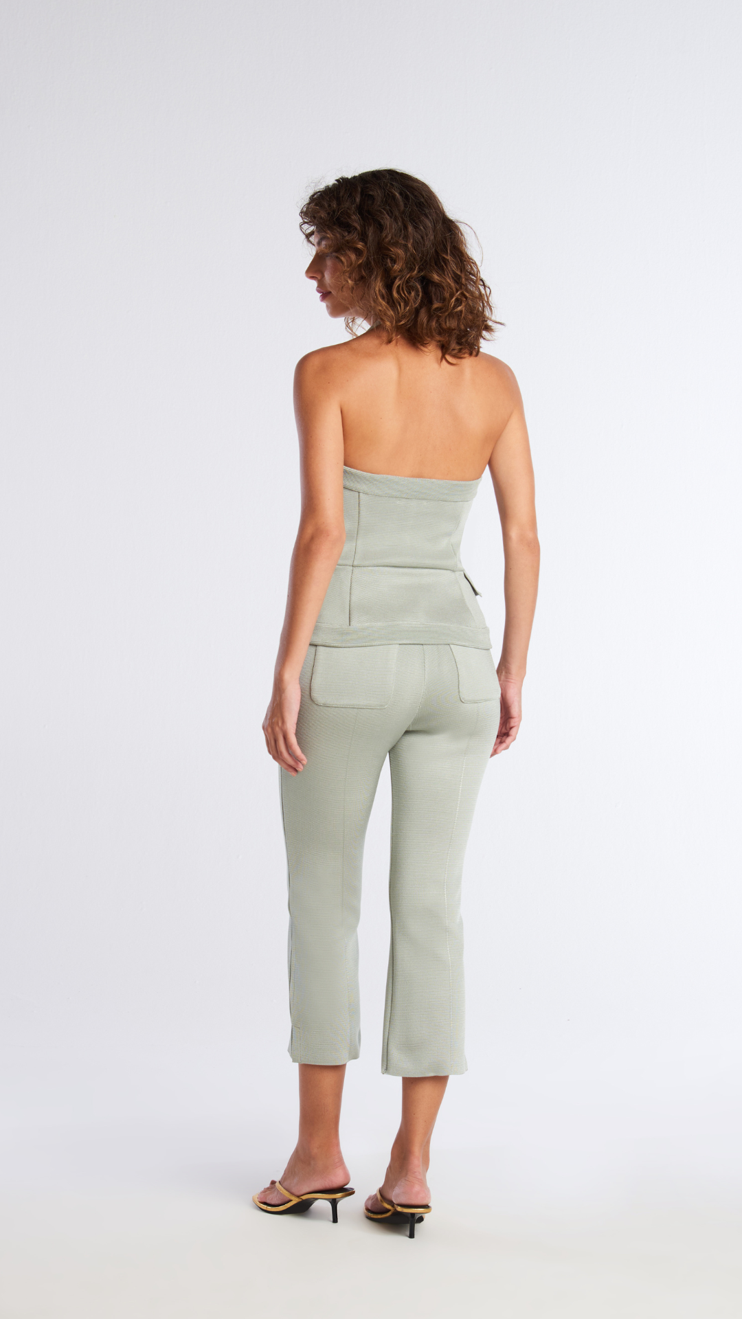 Top de alfaiataria com botões Andreia - Sage green