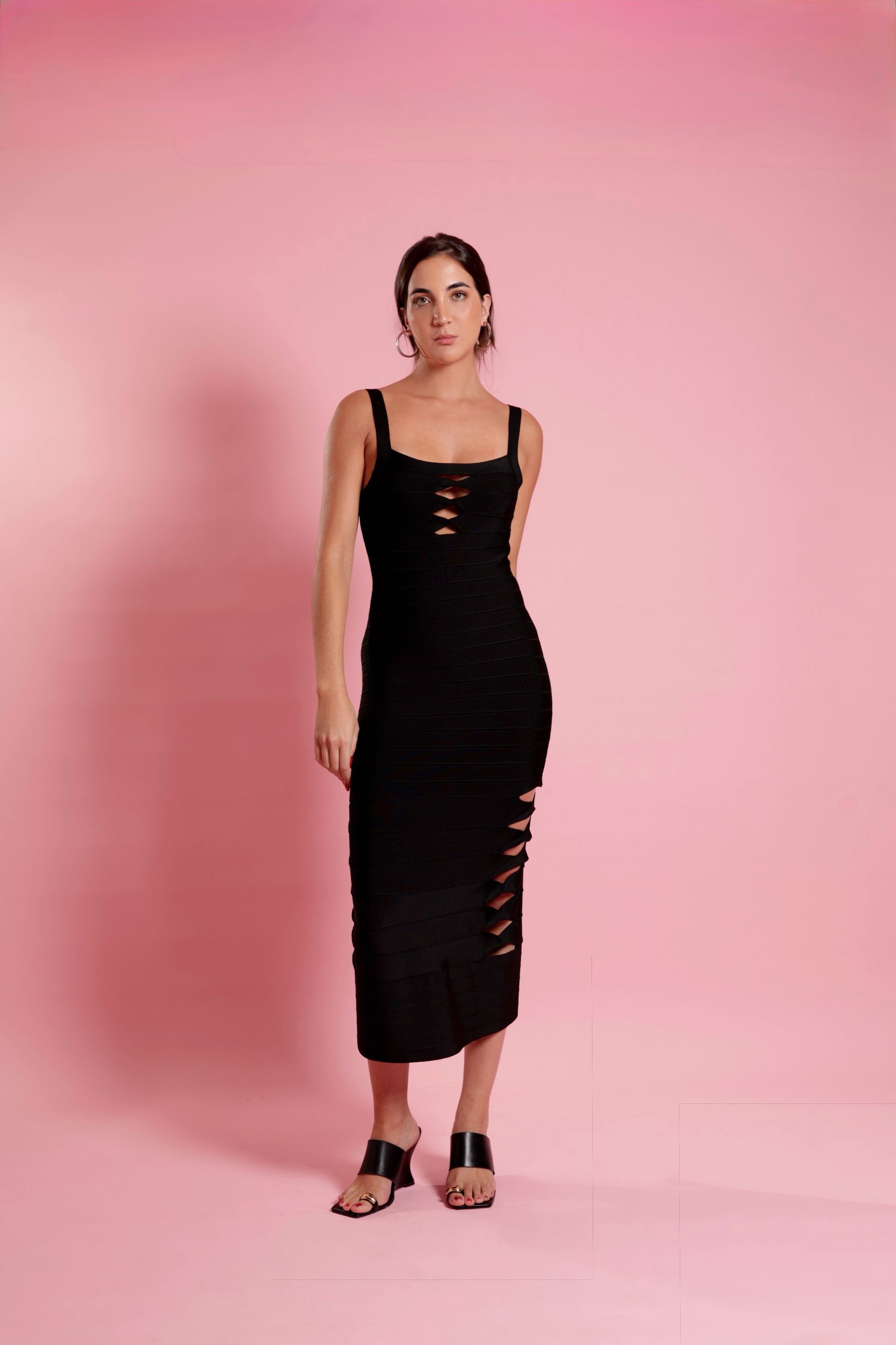 Vestido midi com detalhe no busto Isadora - Preto