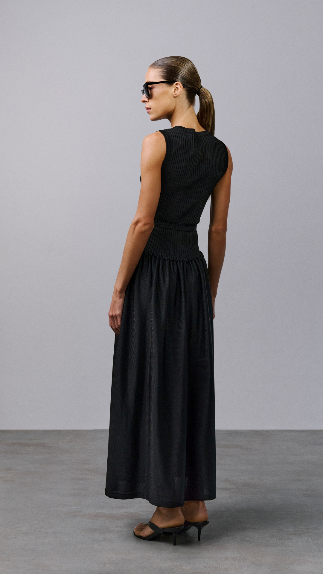 Vestido com cinto Lorena - Preto