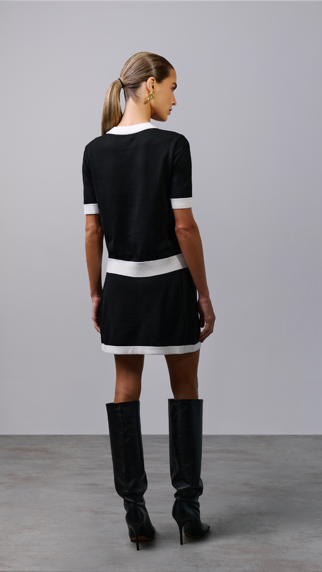 Blusa com detalhes de bolso Carina - Preto e Off White