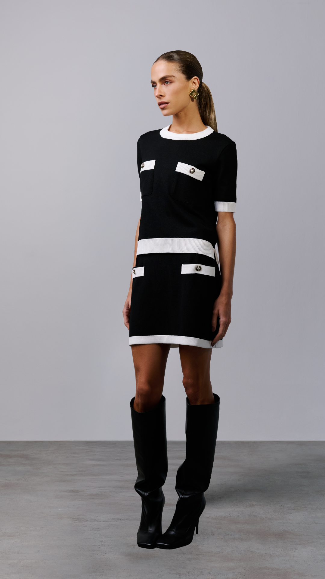 Blusa com detalhes de bolso Carina - Preto e Off White