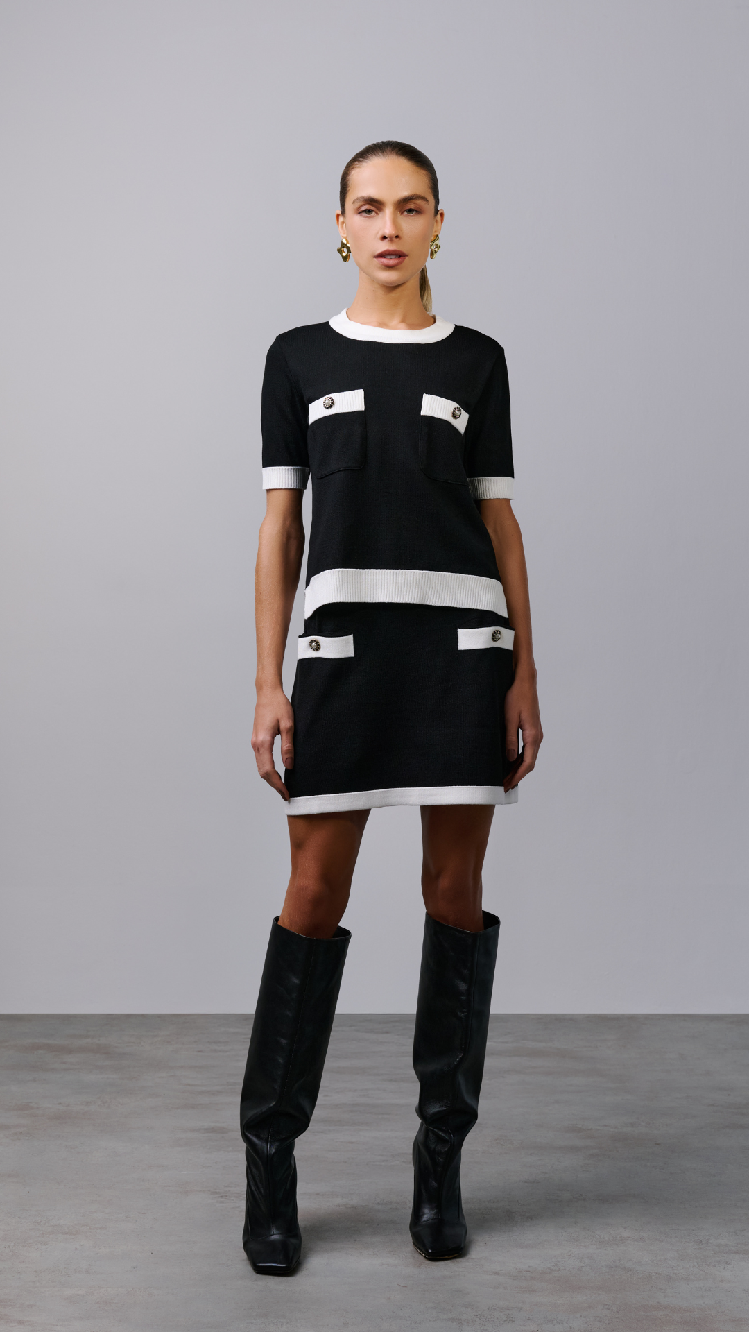 Blusa com detalhes de bolso Carina - Preto e Off White