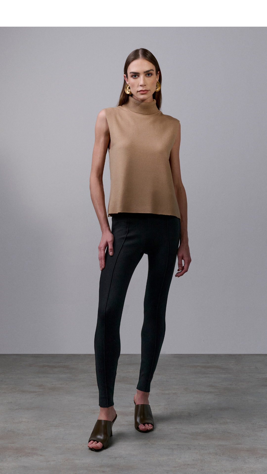 Blusa gola alta Bartira - Camel