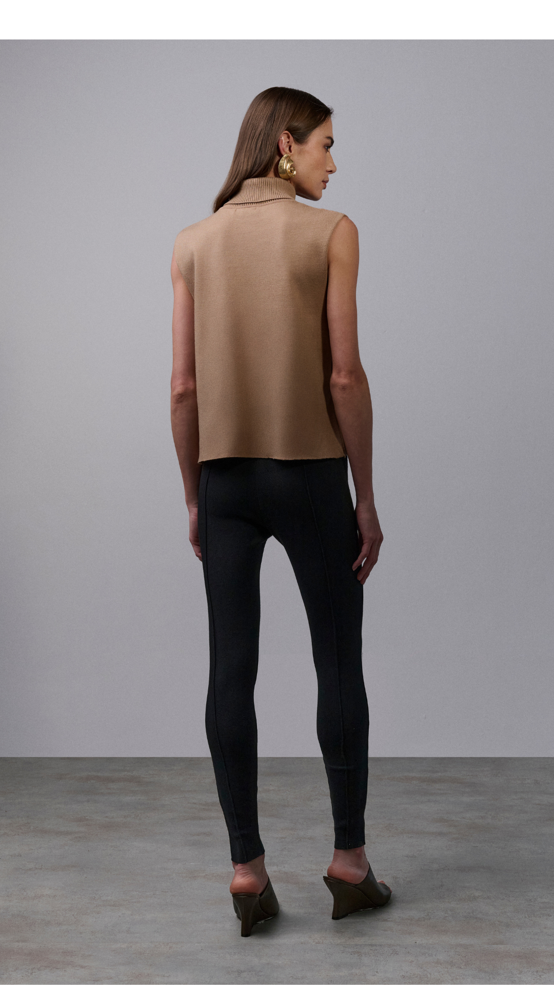 Blusa gola alta Bartira - Camel