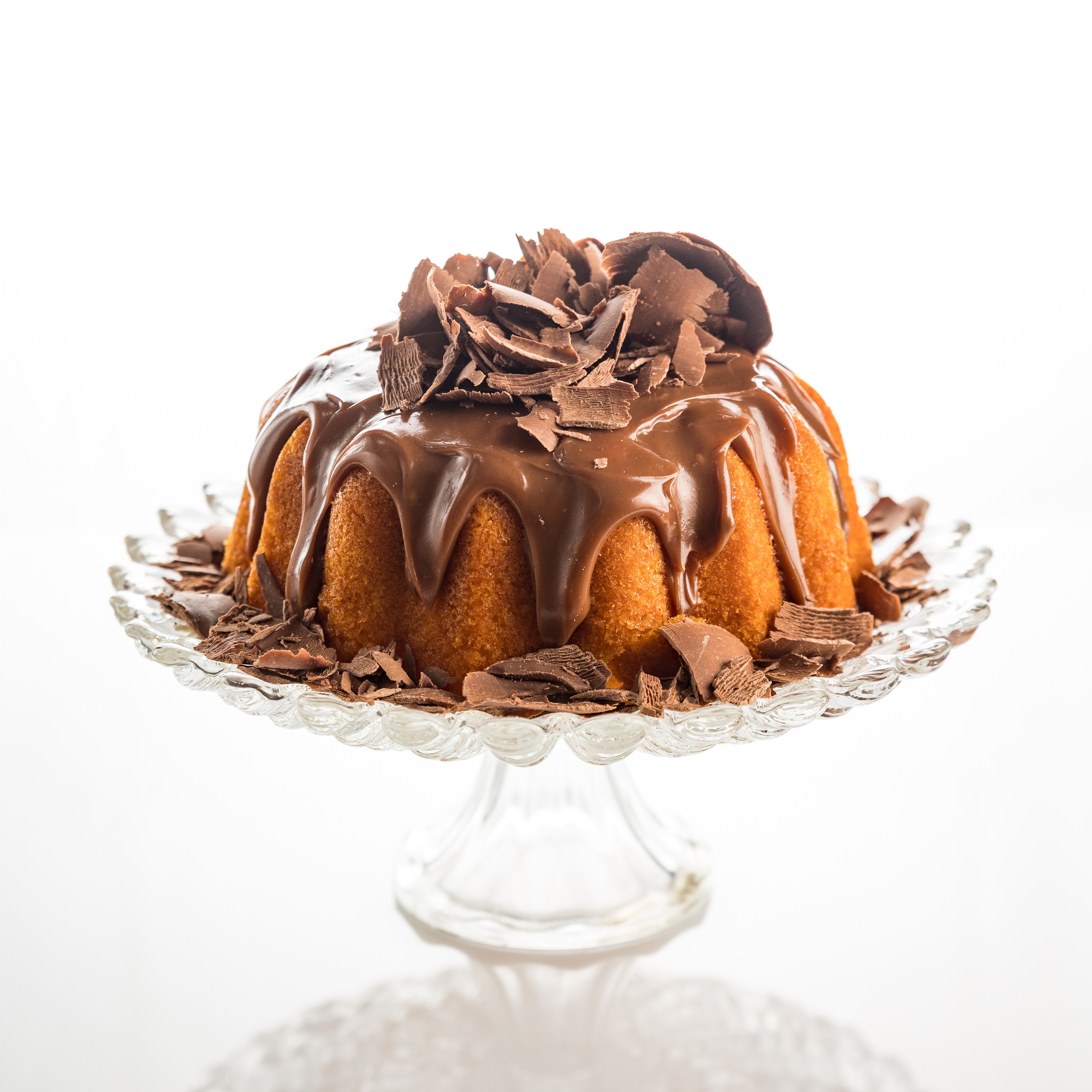 Bolo de cenoura com raspas de chocolate