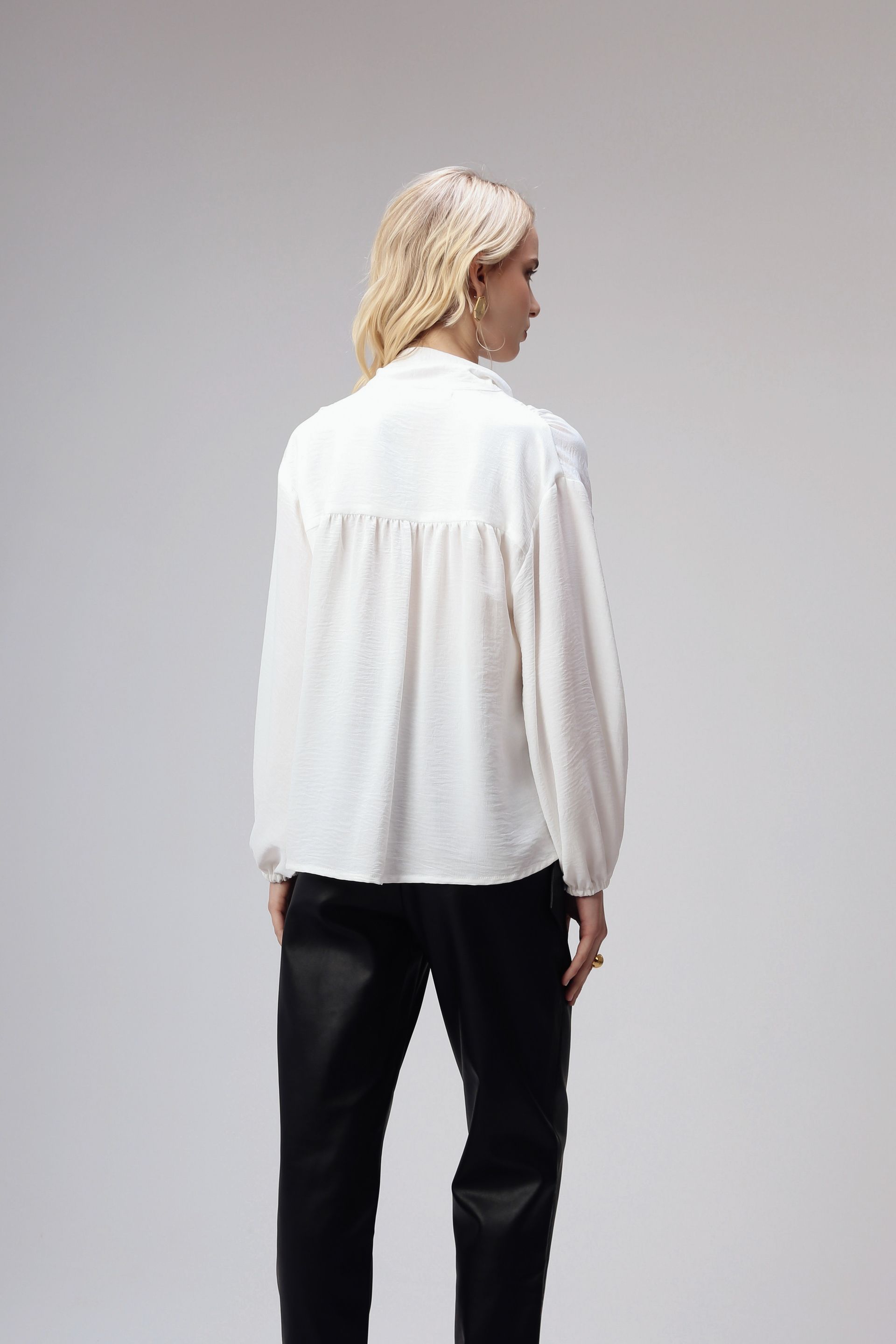 Blusa Feminina Gravata Laço Adriana