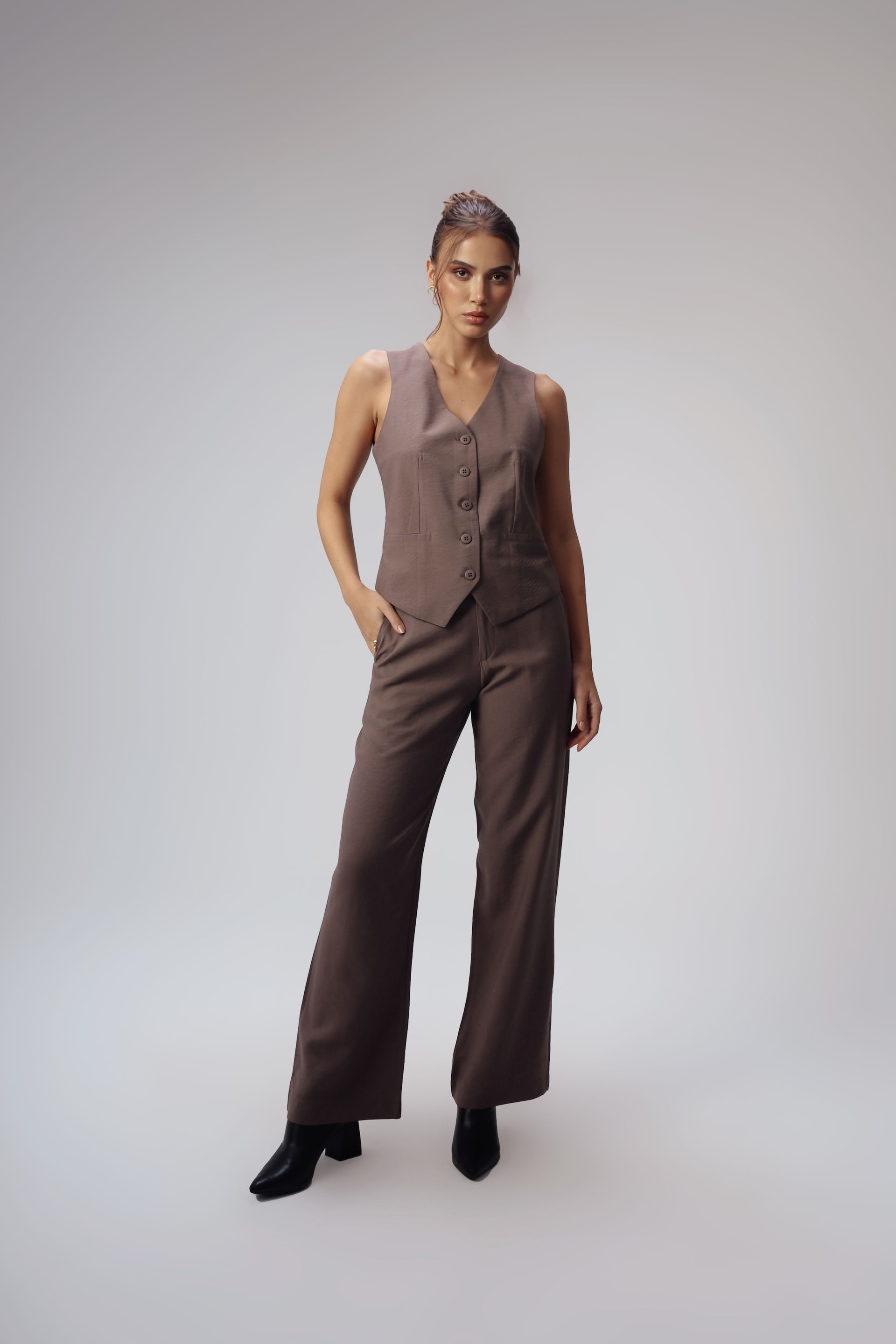 Calça Feminina Alfaiataria Detalhe Fivela Valentina
