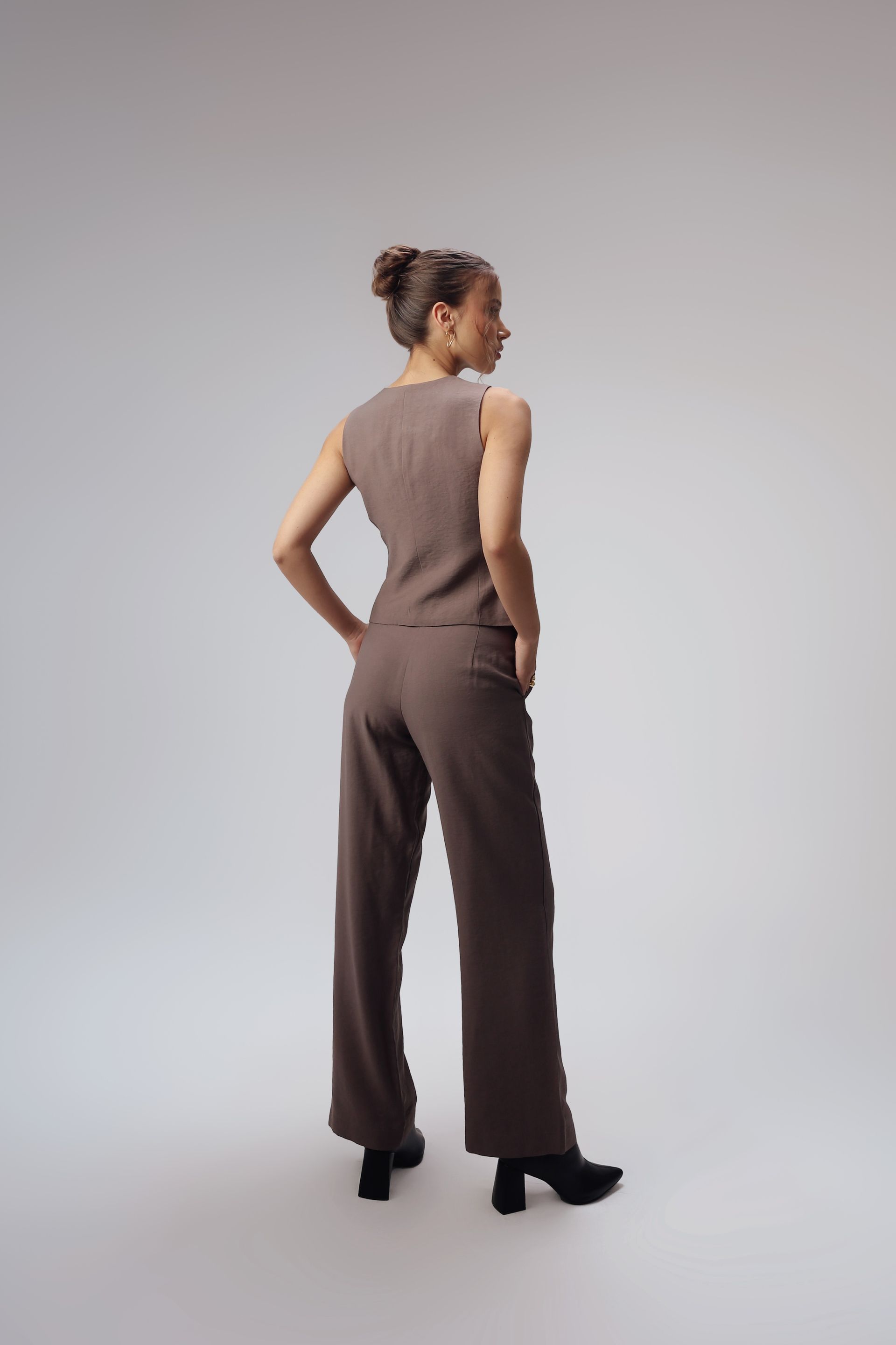 Calça Feminina Alfaiataria Detalhe Fivela Valentina