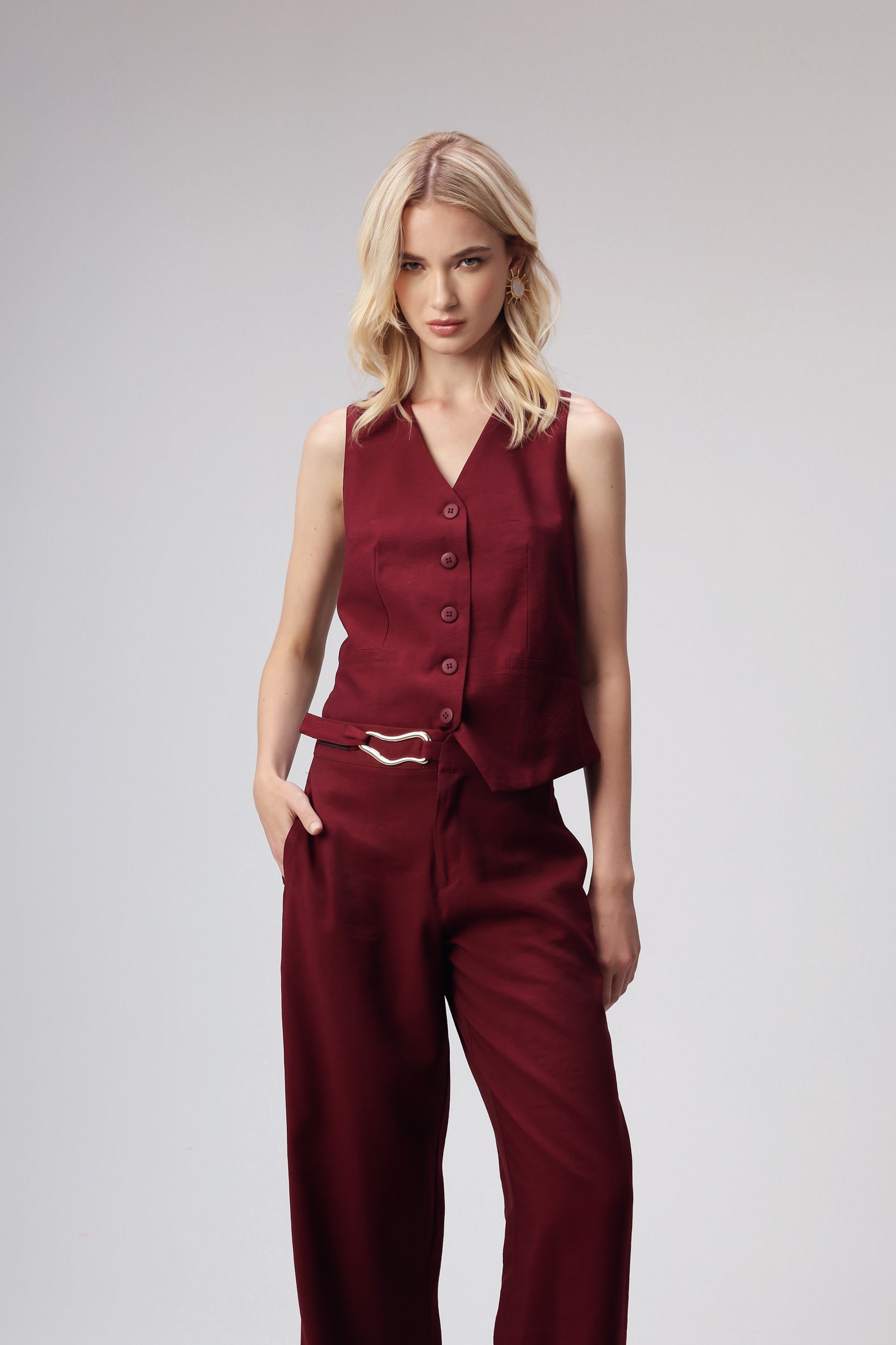 Calça Feminina Alfaiataria Detalhe Fivela Valentina