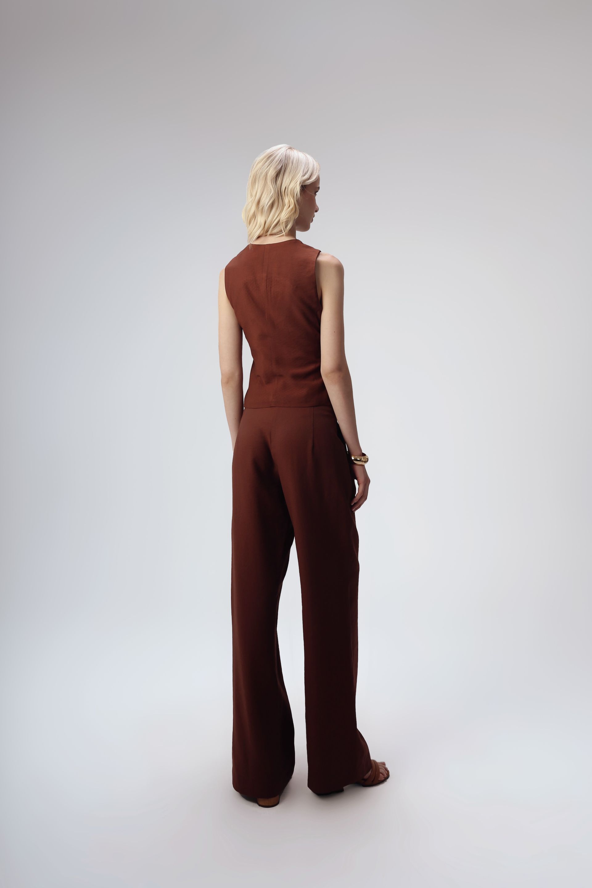 Calça Feminina Alfaiataria Detalhe Fivela Valentina