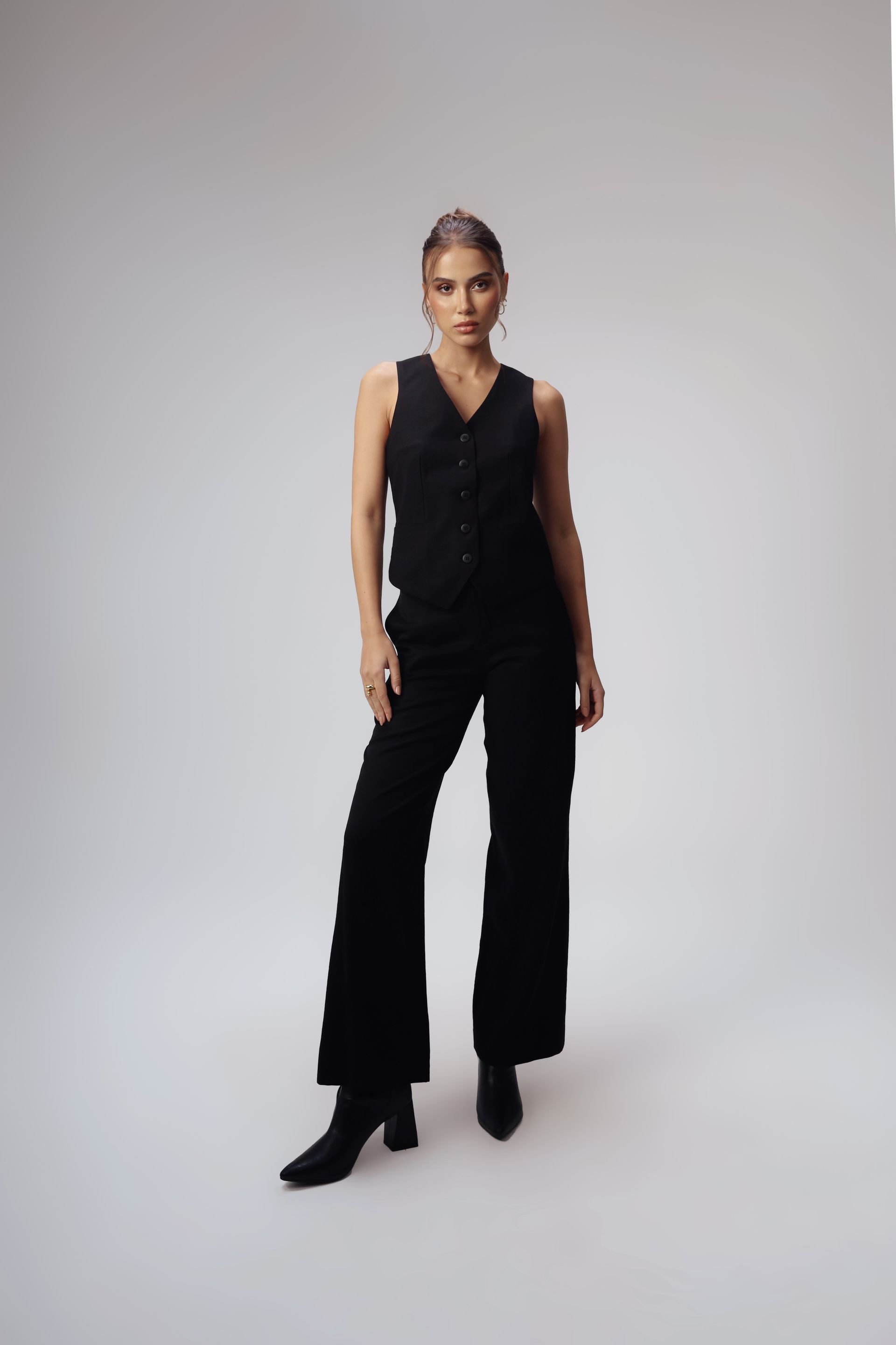 Calça Feminina Alfaiataria Detalhe Fivela Valentina