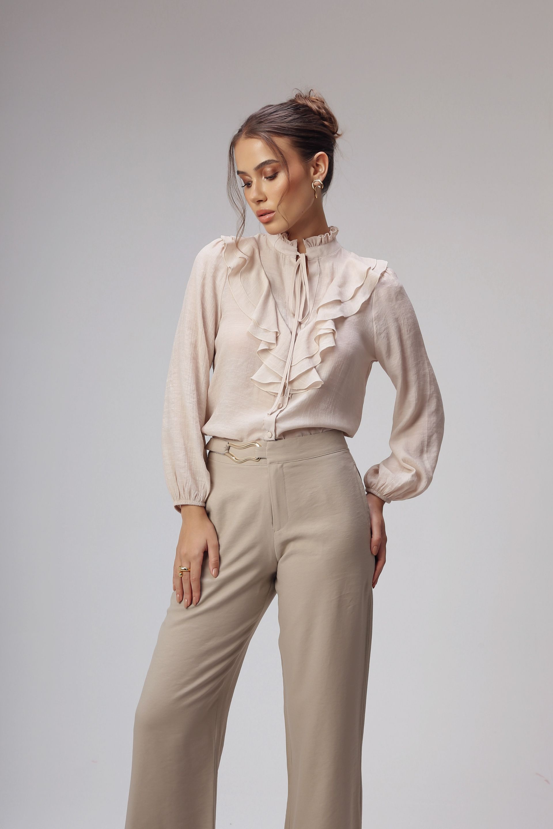 Calça Feminina Alfaiataria Detalhe Fivela Valentina
