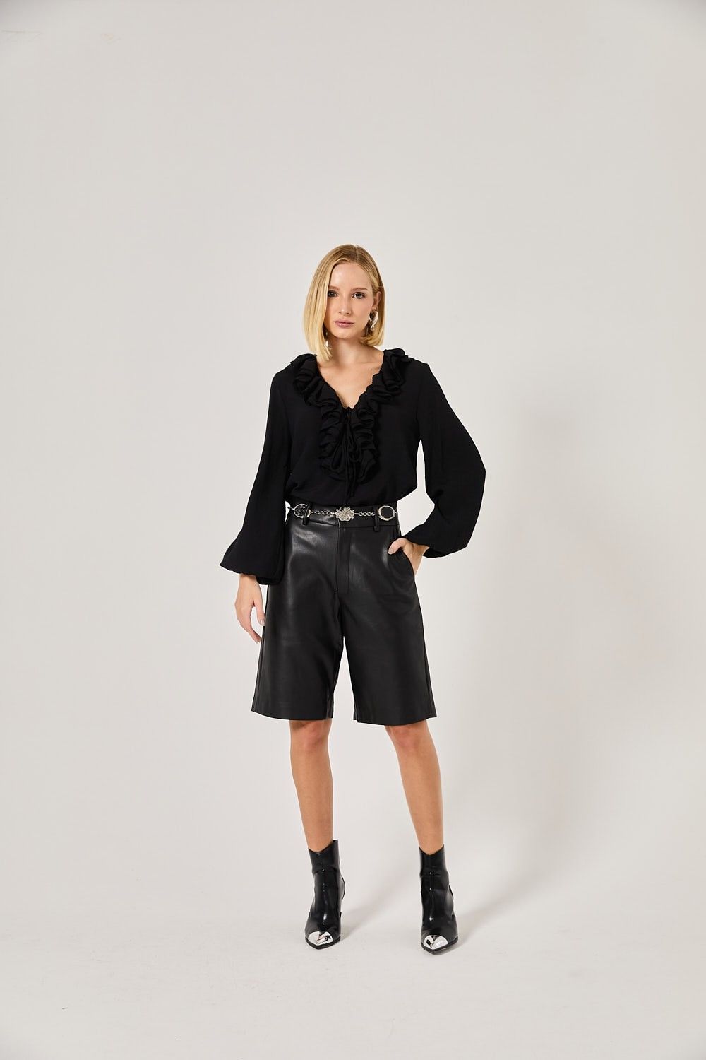 Blusa Feminina Decote Babado Theodora