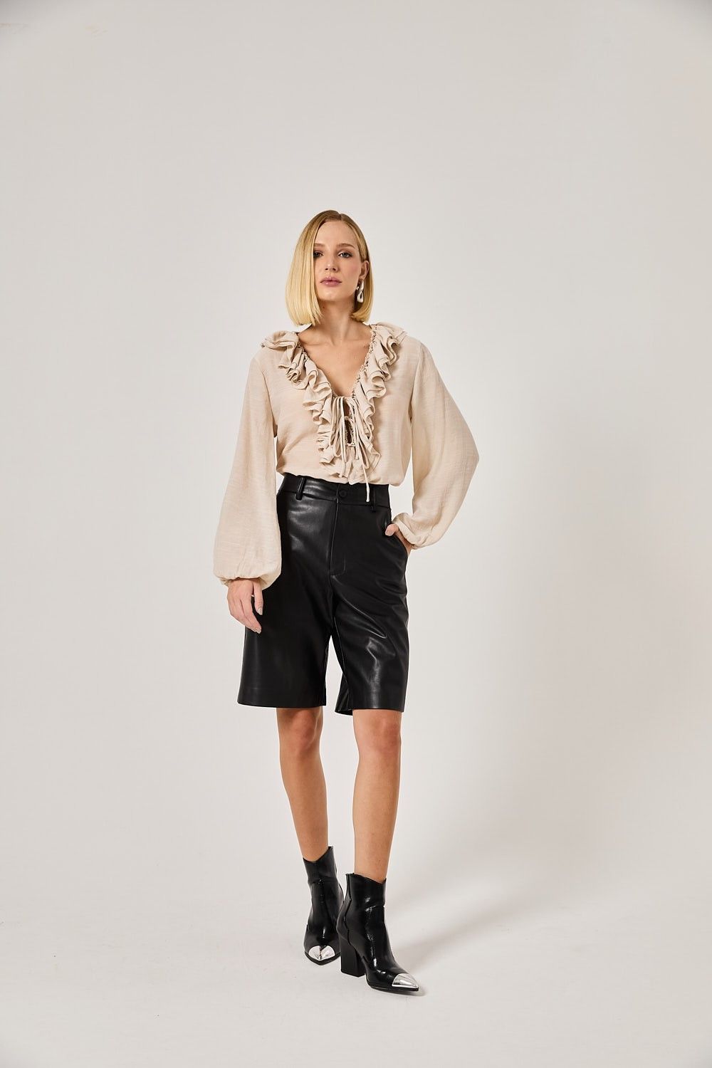 Blusa Feminina Decote Babado Theodora