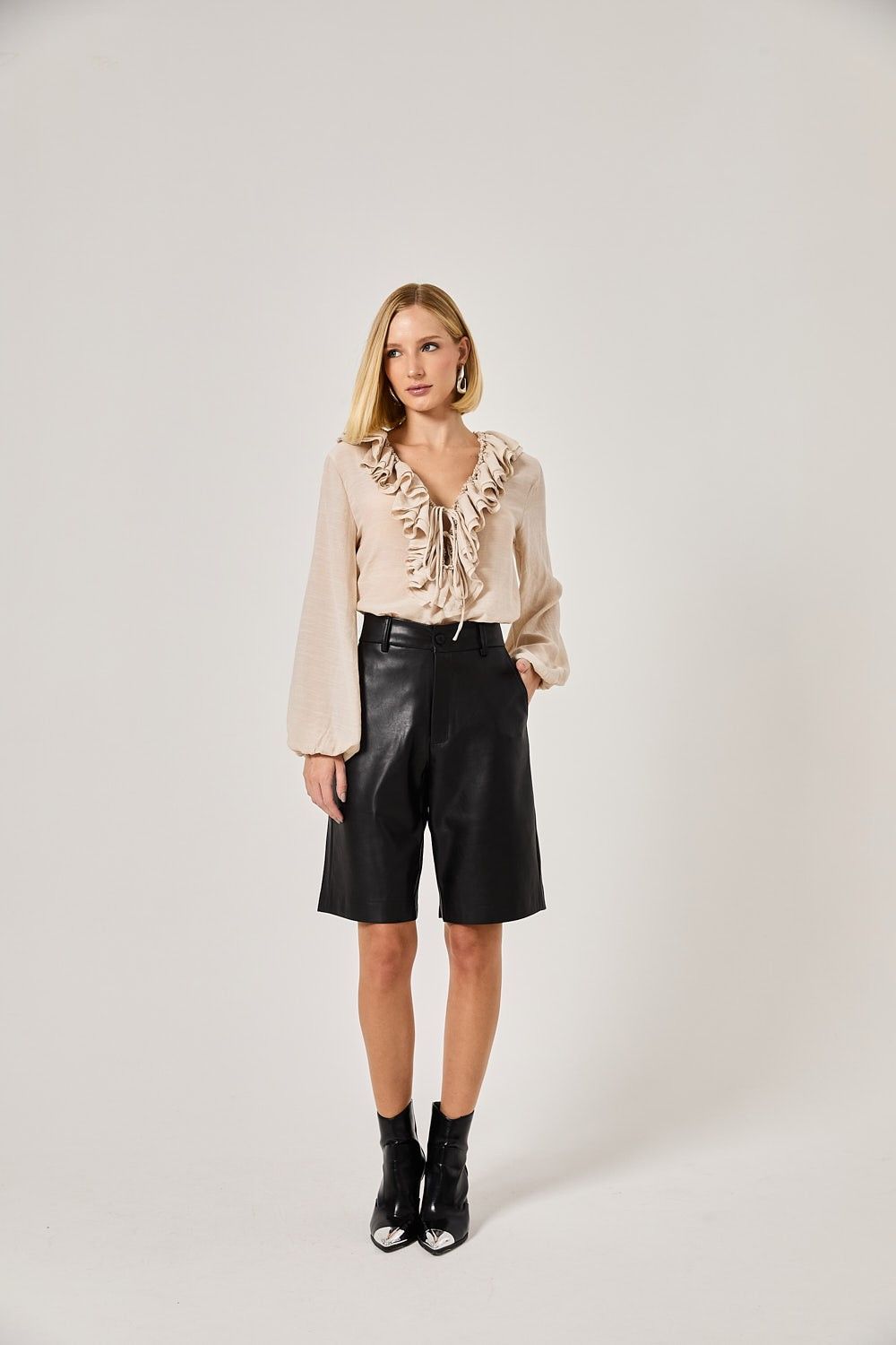 Blusa Feminina Decote Babado Theodora