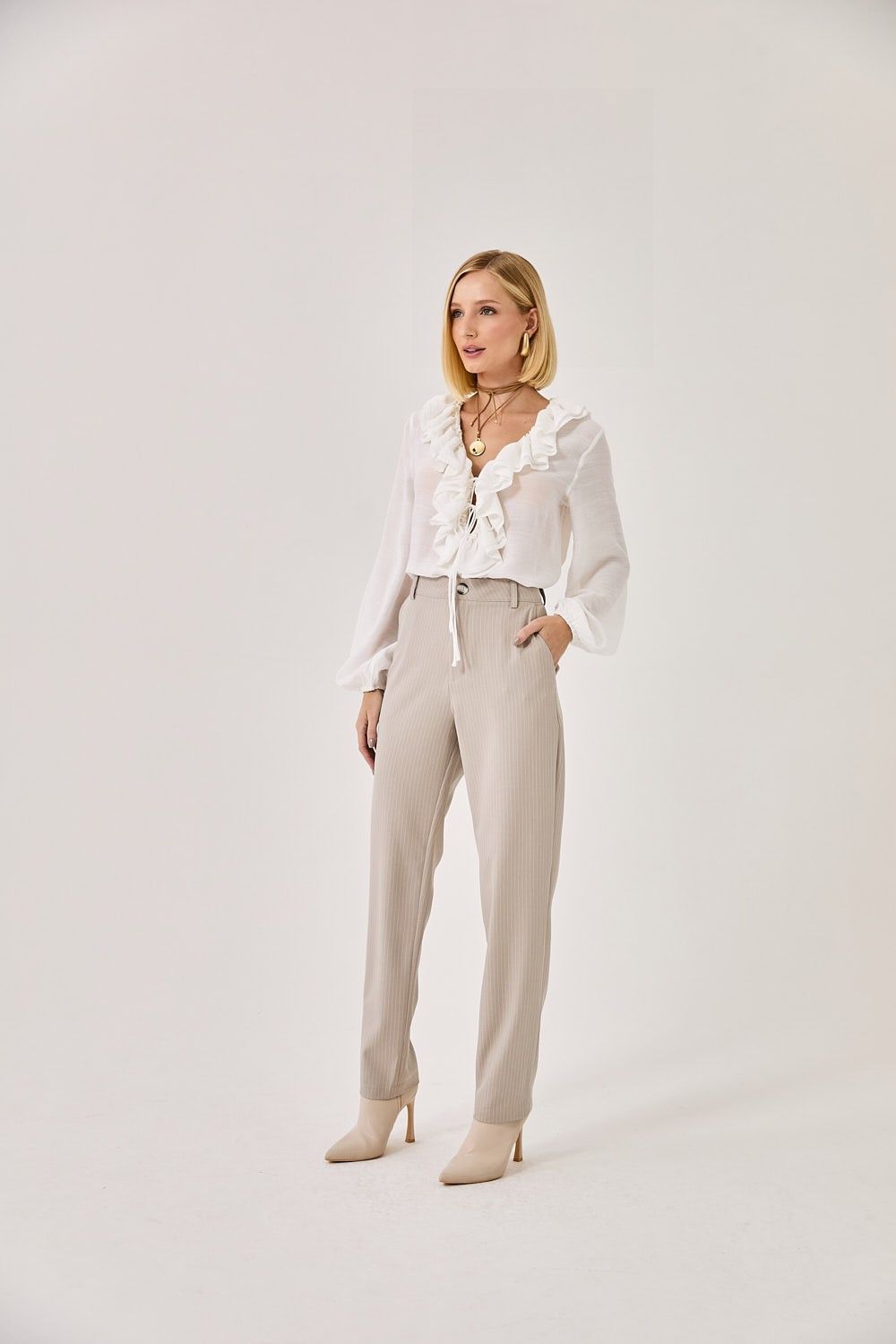 Blusa Feminina Decote Babado Theodora