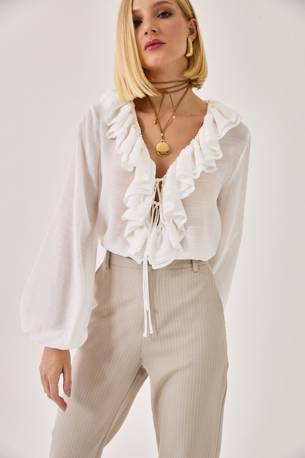 Blusa Feminina Decote Babado Theodora