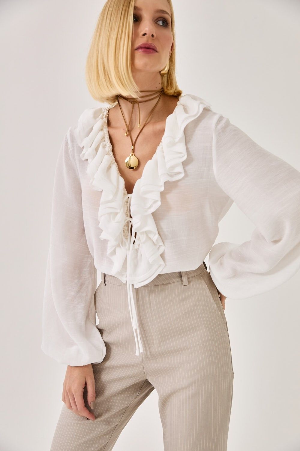 Blusa Feminina Decote Babado Theodora