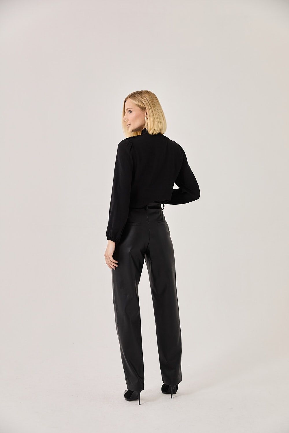 Blusa Babado Gola Alta Theodora