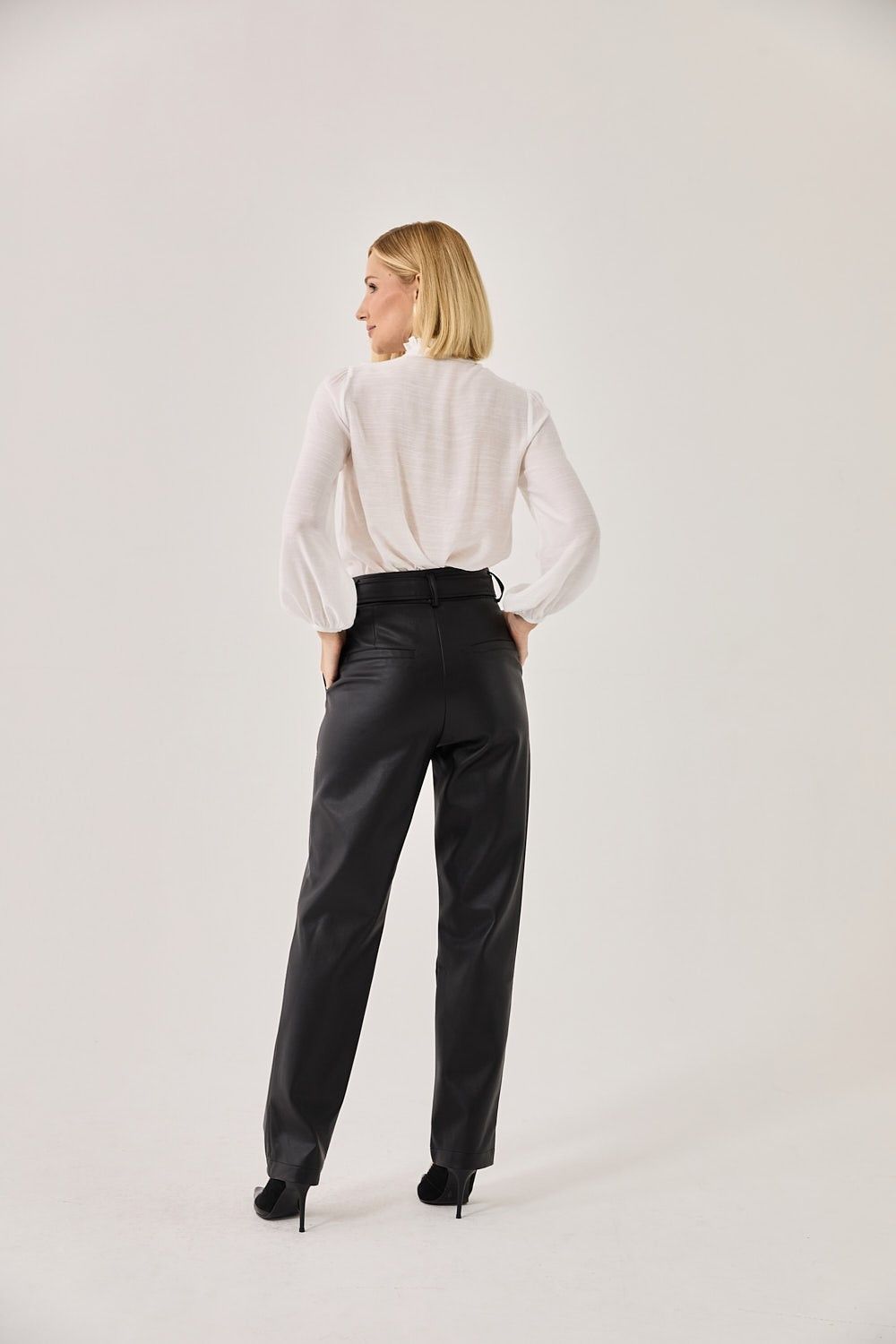 Blusa Babado Gola Alta Theodora