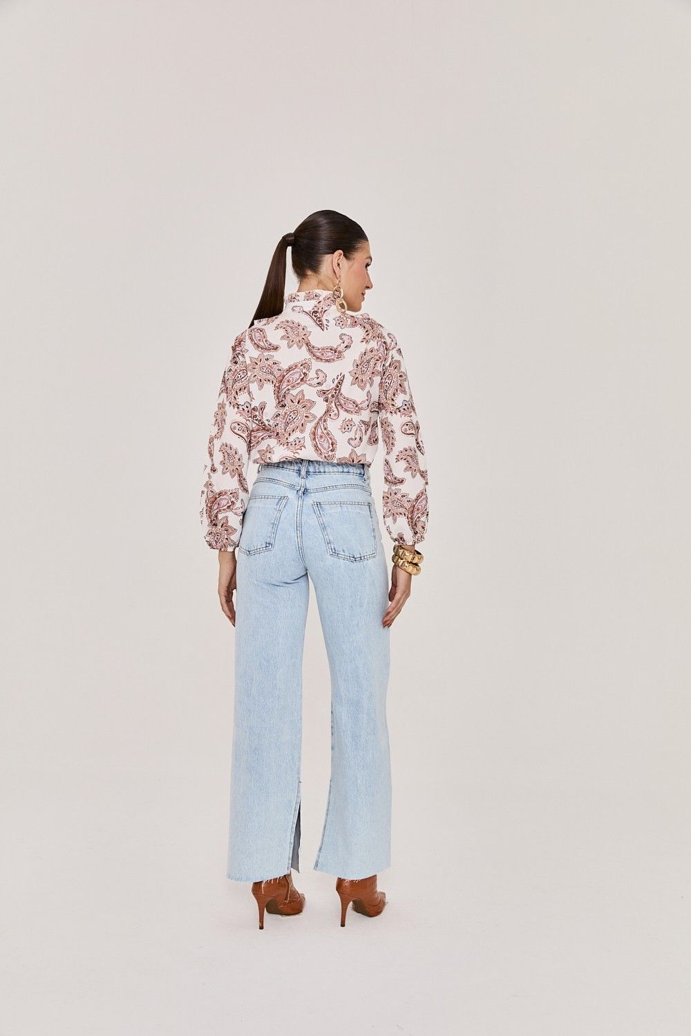 Camisa Feminina Gola Babados Estampa Paisley