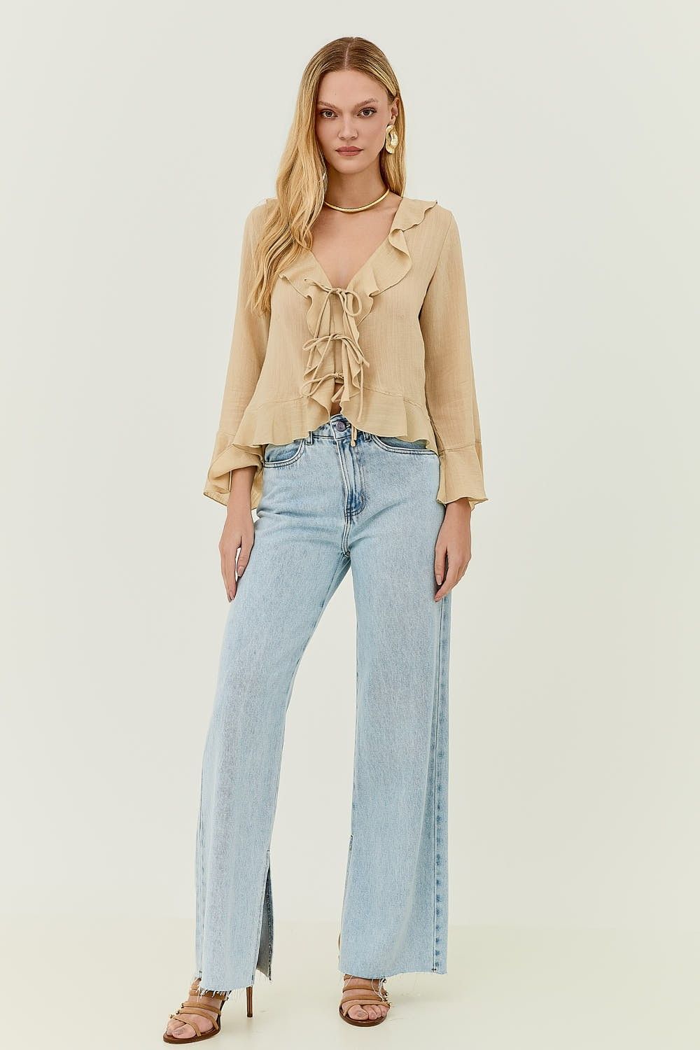 Calça Jeans Feminina com Detalhe Barra Wide Leg Miranda