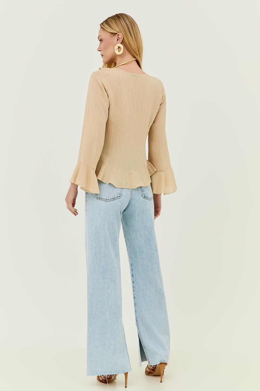 Calça Jeans Feminina com Detalhe Barra Wide Leg Miranda
