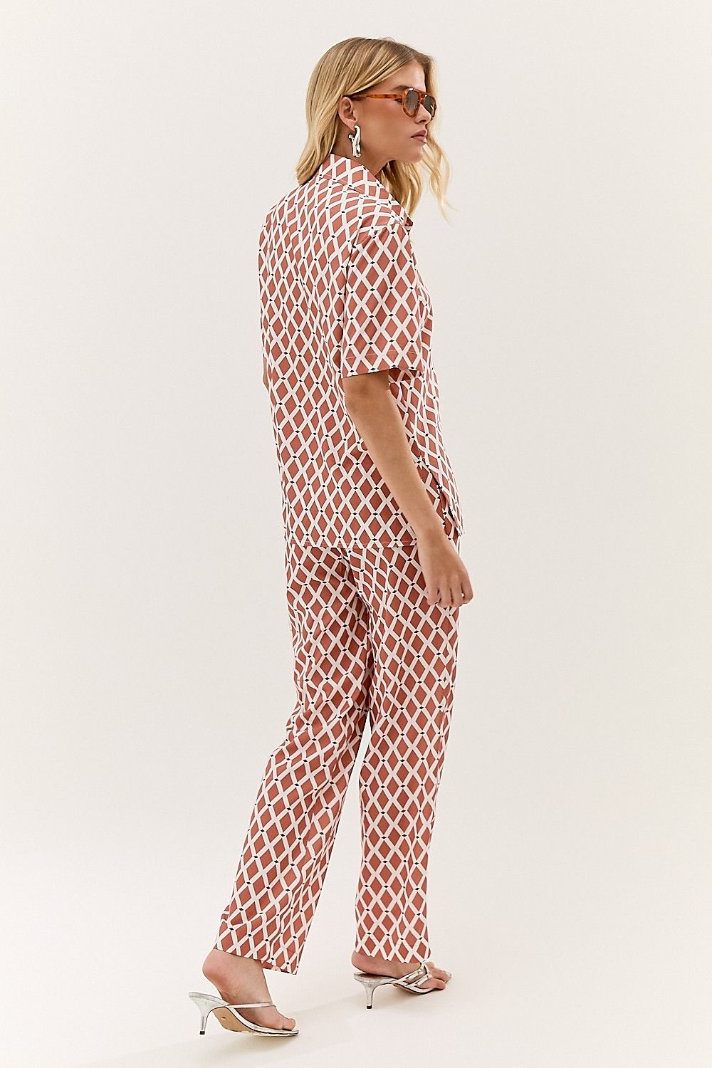 Camisa Feminina Manga Curta Estampa Geométrica Jessica