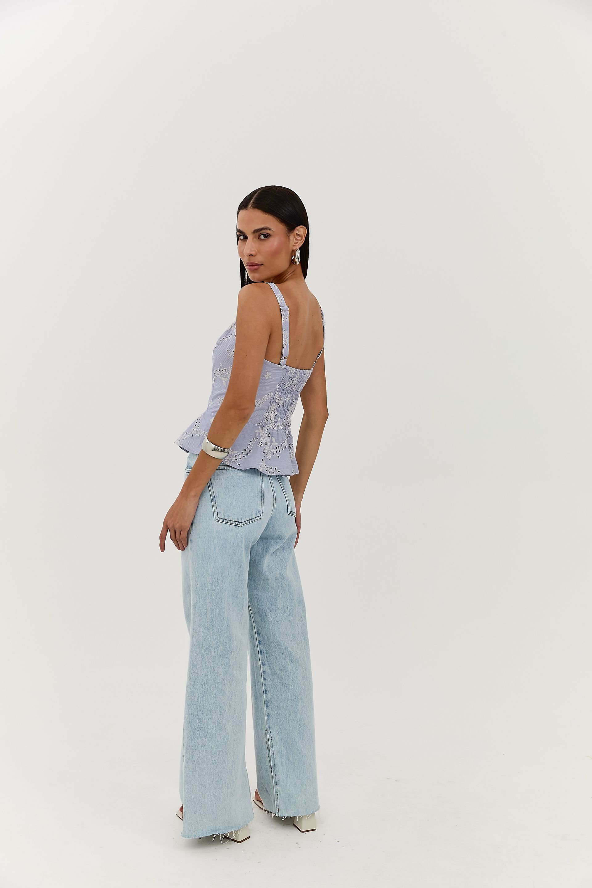 Blusa Feminina Bordado Alças e Botões Flora