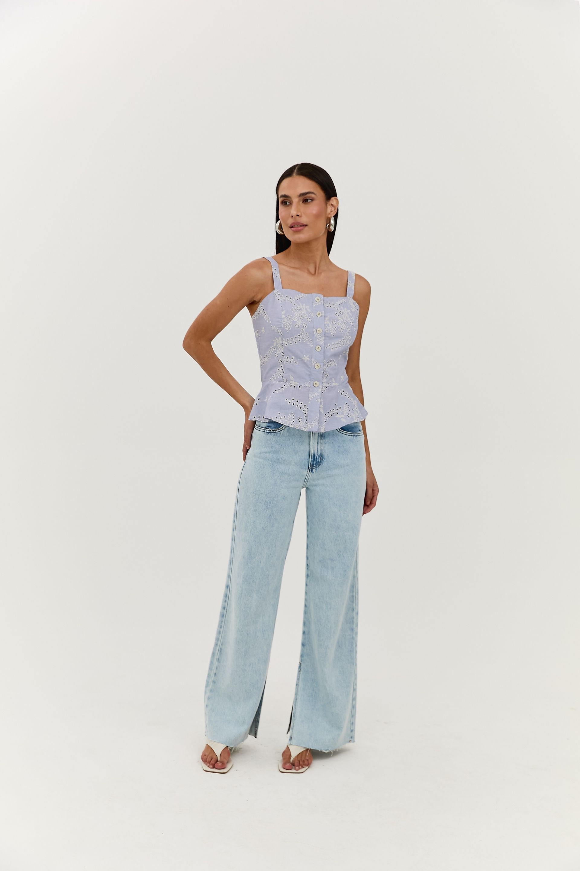 Blusa Feminina Bordado Alças e Botões Flora