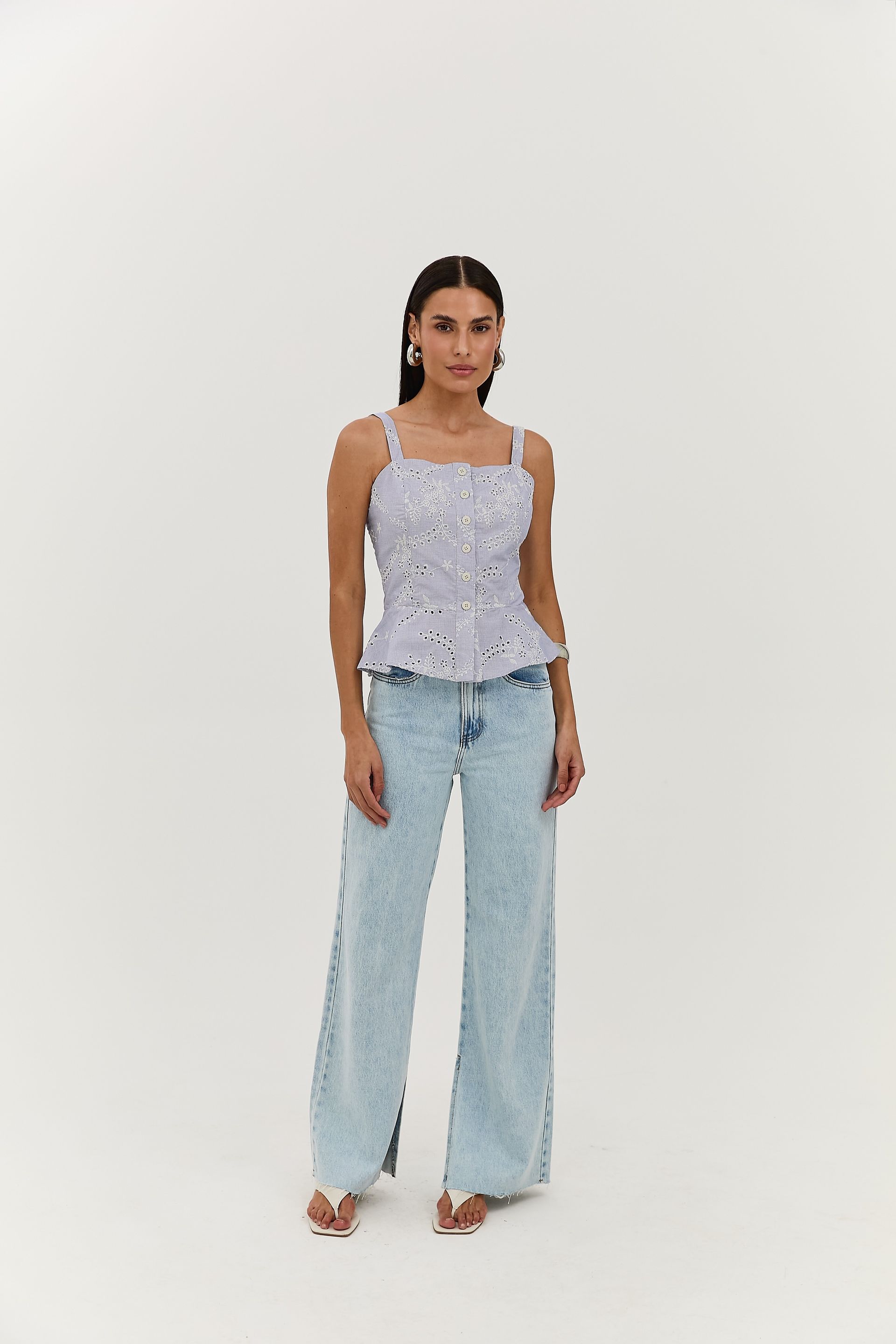 Blusa Feminina Bordado Alças e Botões Flora